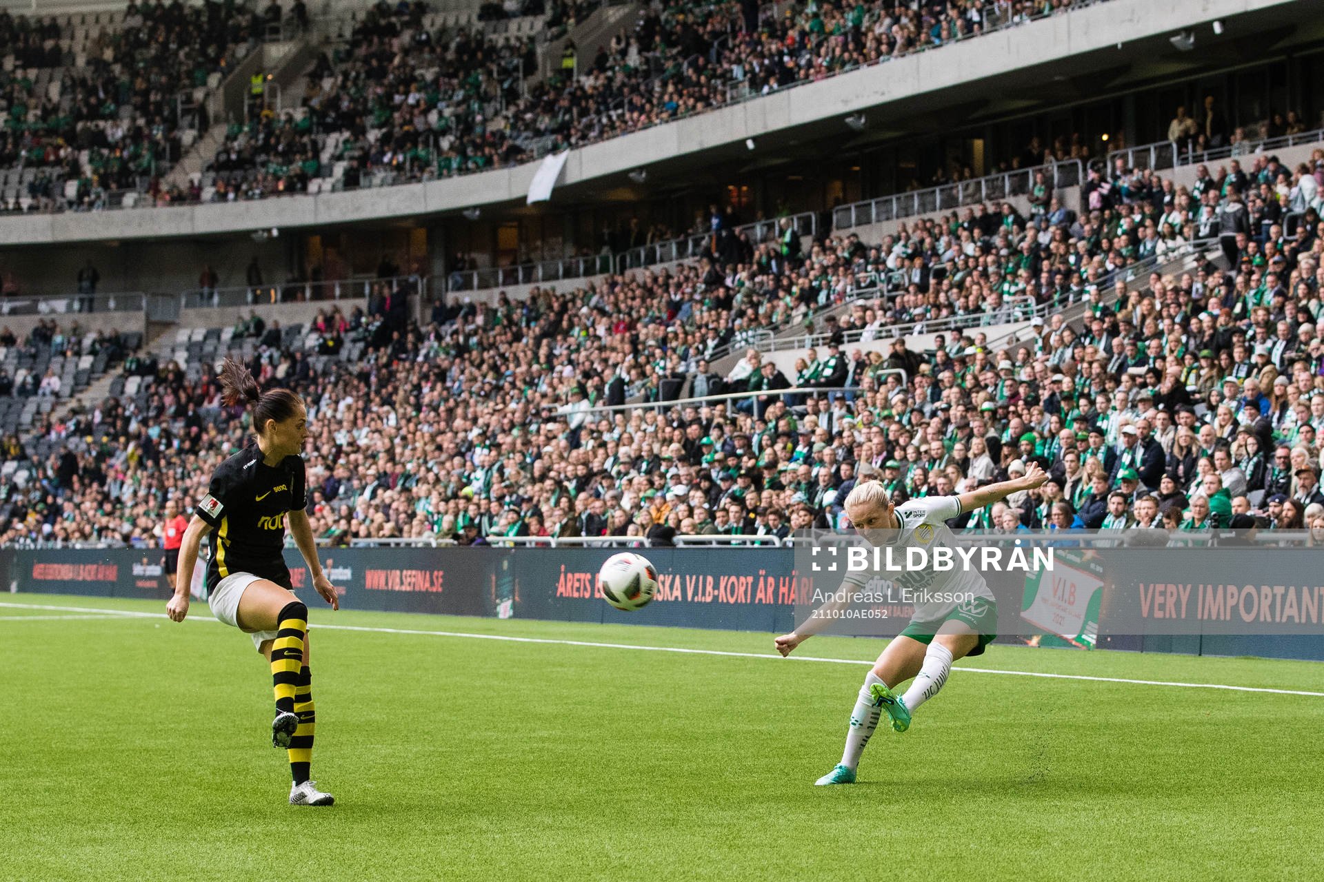 Hammarbys Emilia Larsson med ett inlägg