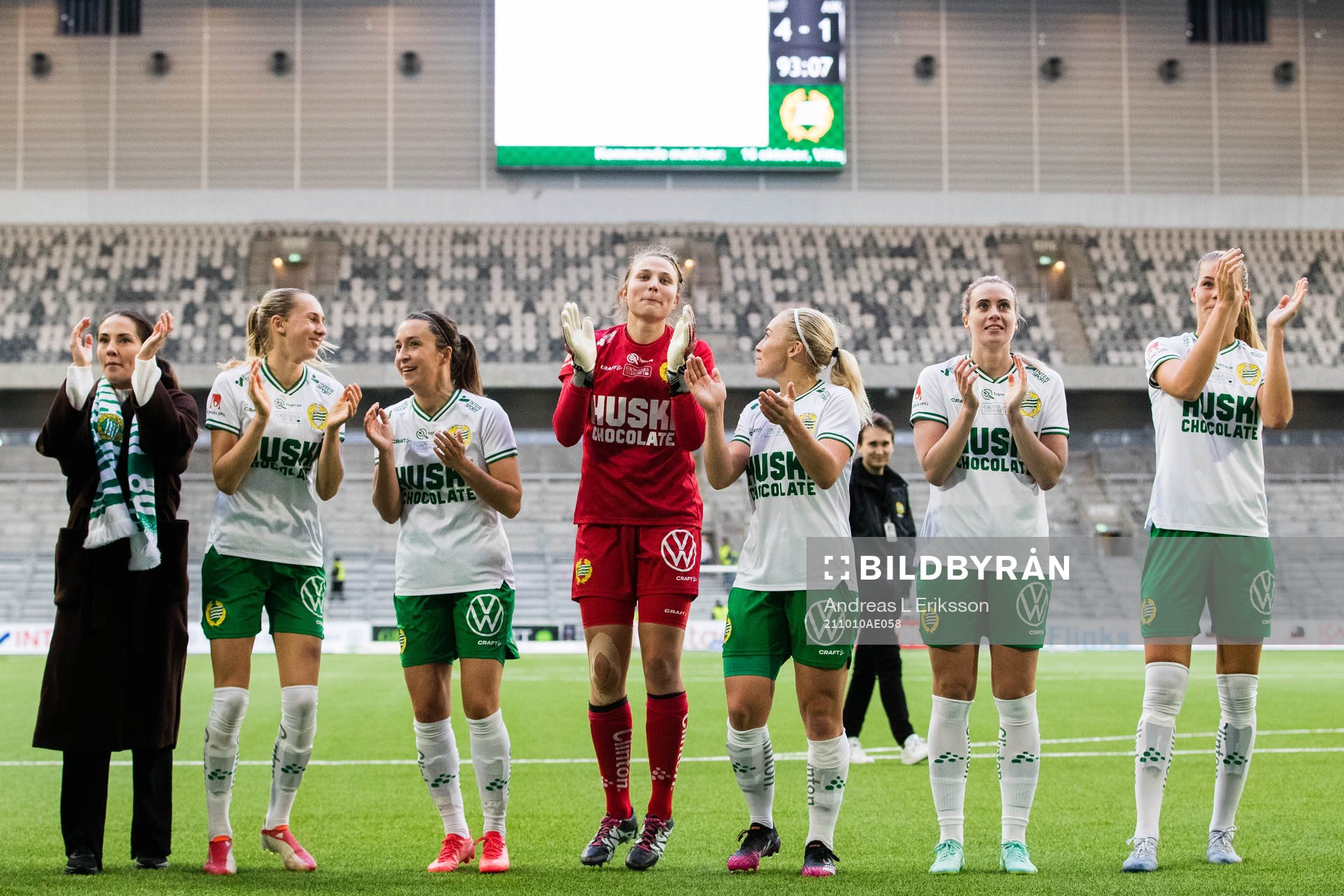 Hammarbys June Pedersen, målvakt Anna Tamminen, Ellen