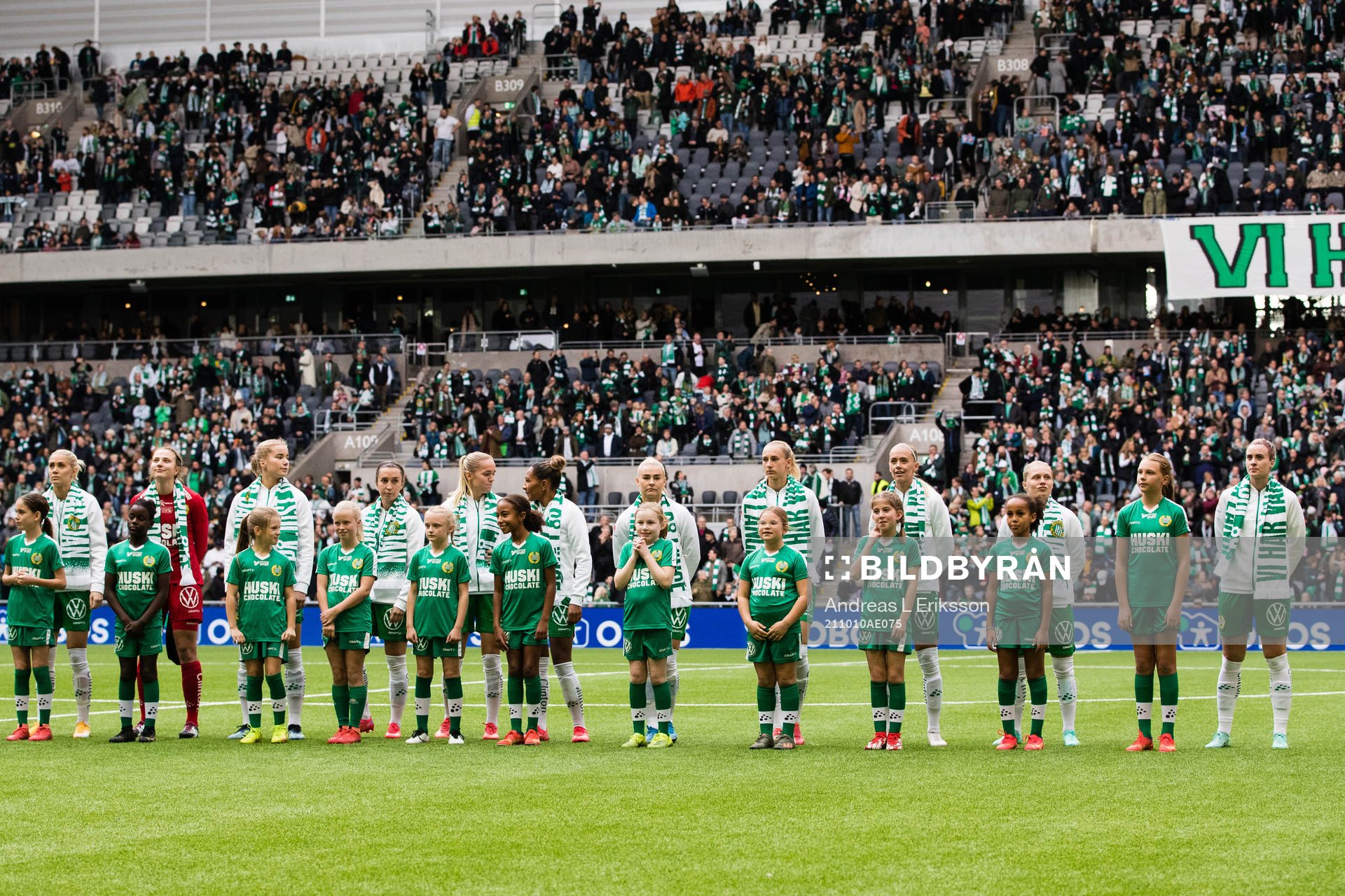 Hammarbys spelare innan fotbollsmatchen i Damallsvenskan
