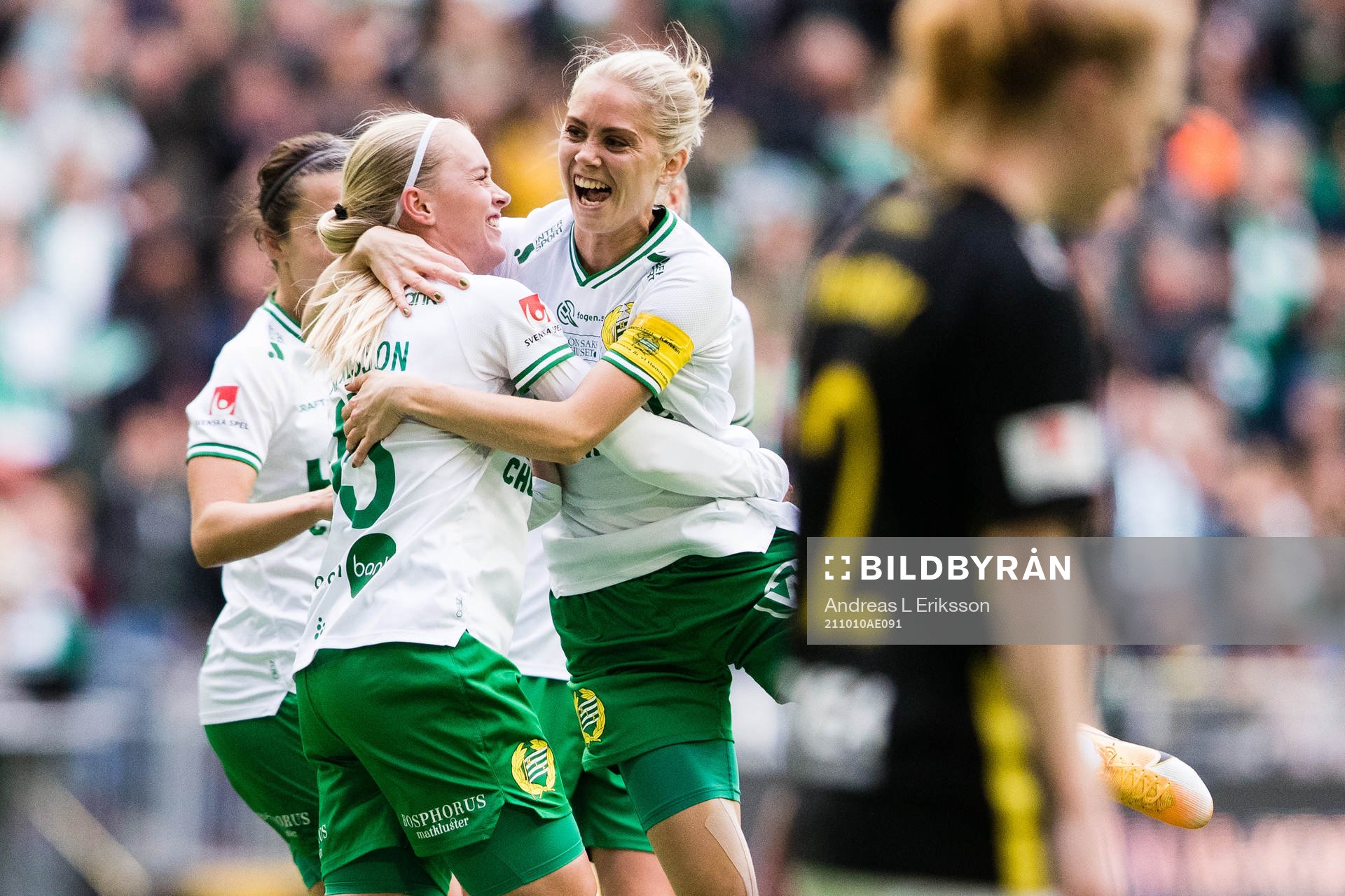 Hammarbys Alice Carlsson jublar tillsammns med Elsa Karlsson