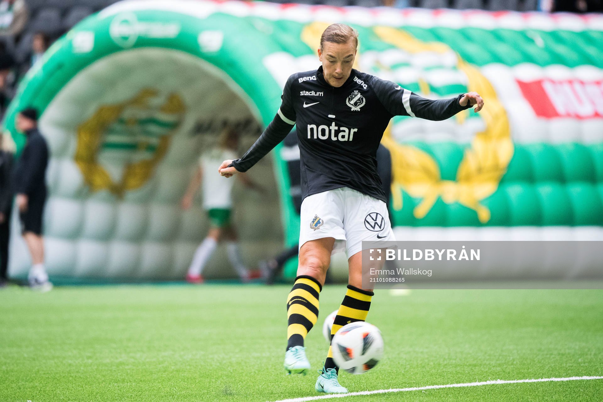 s Jenny Danielsson innan fotbollsmatchen i Damallsvenskan