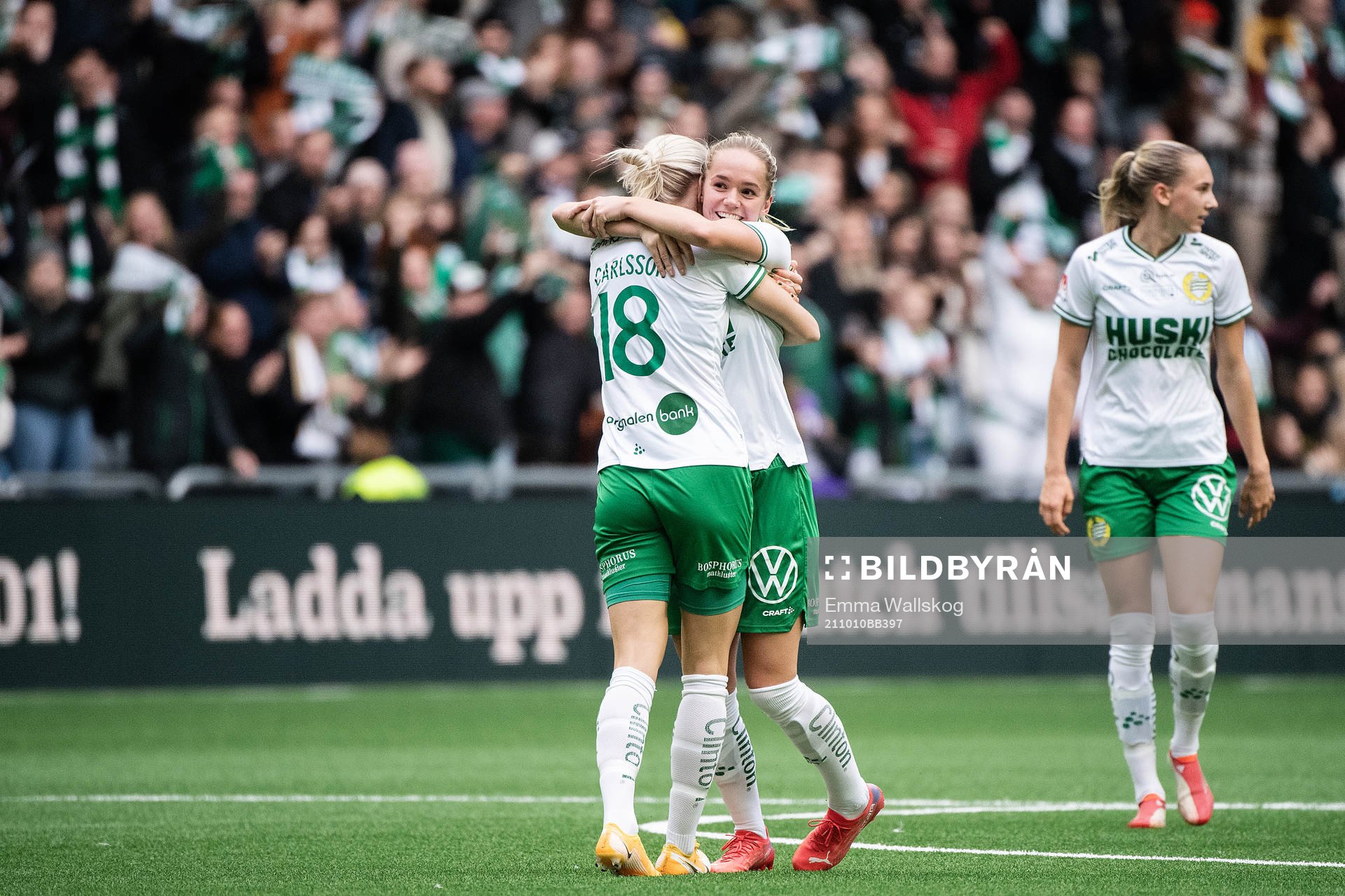 Hammarbys Alice Carlsson och Hanna Lundkvist jublar