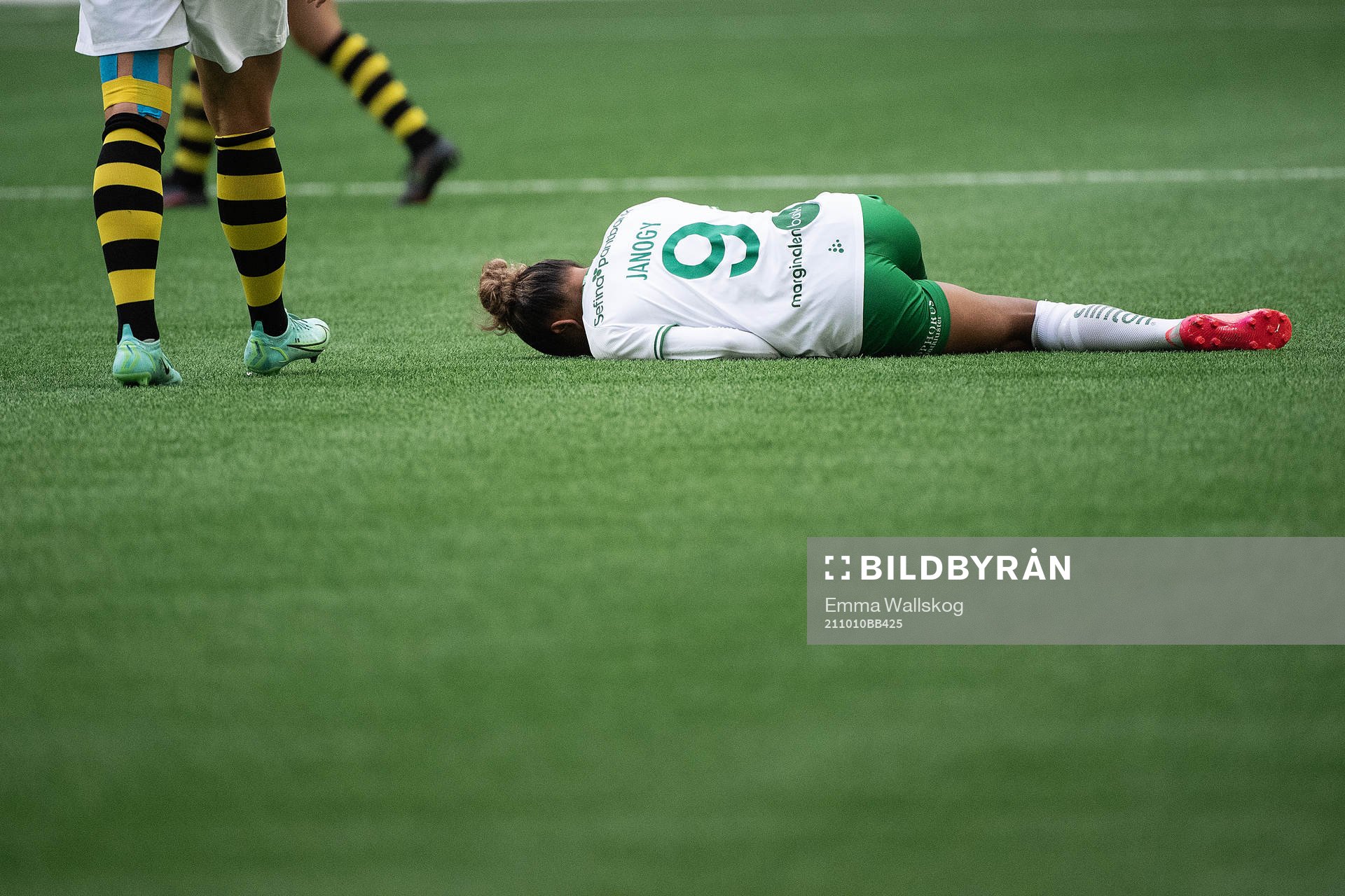 Hammarbys Madelen Janogy har ont