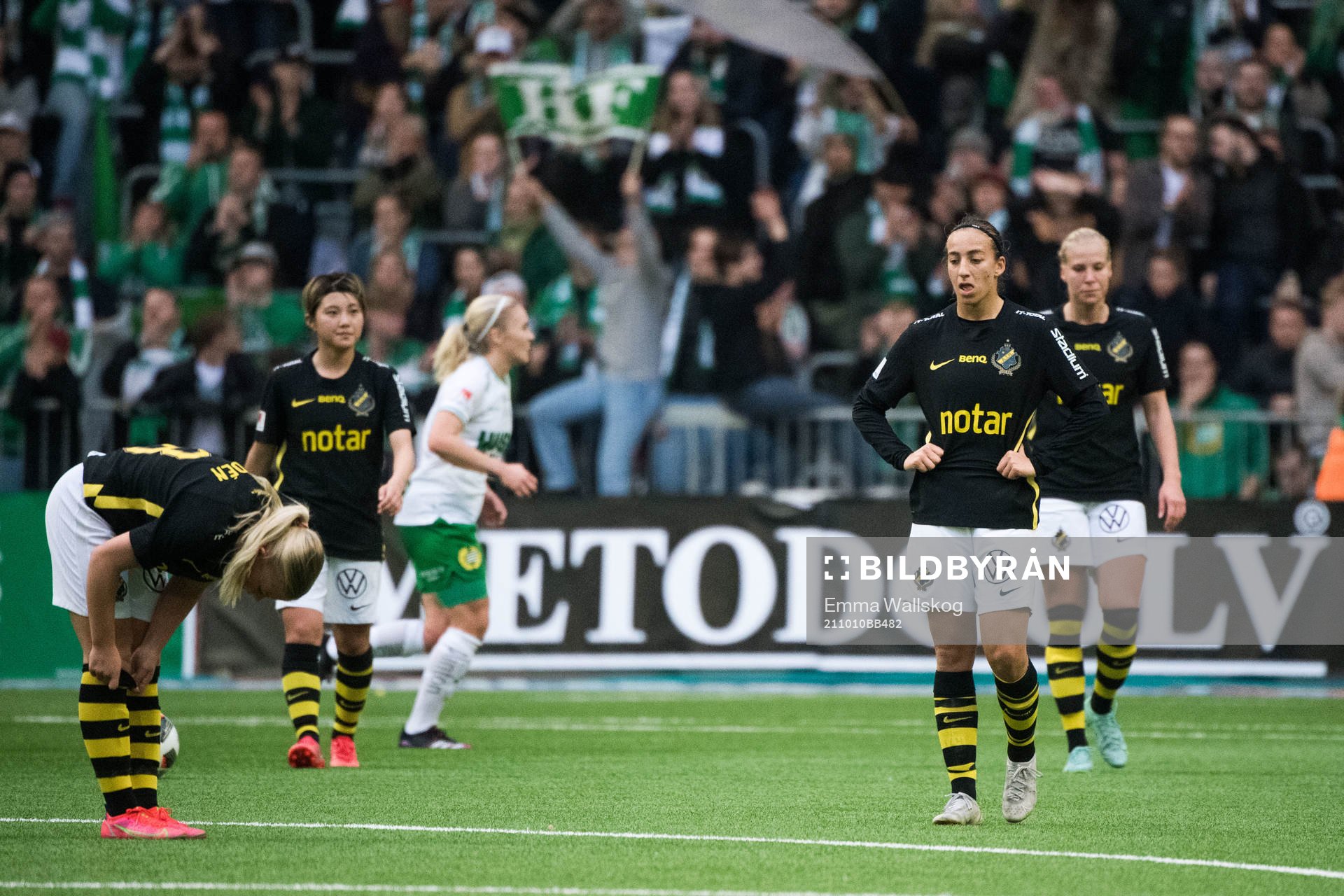 s Matilda Nildén, Honoka Hayashi och Rosa Kafaji  deppar