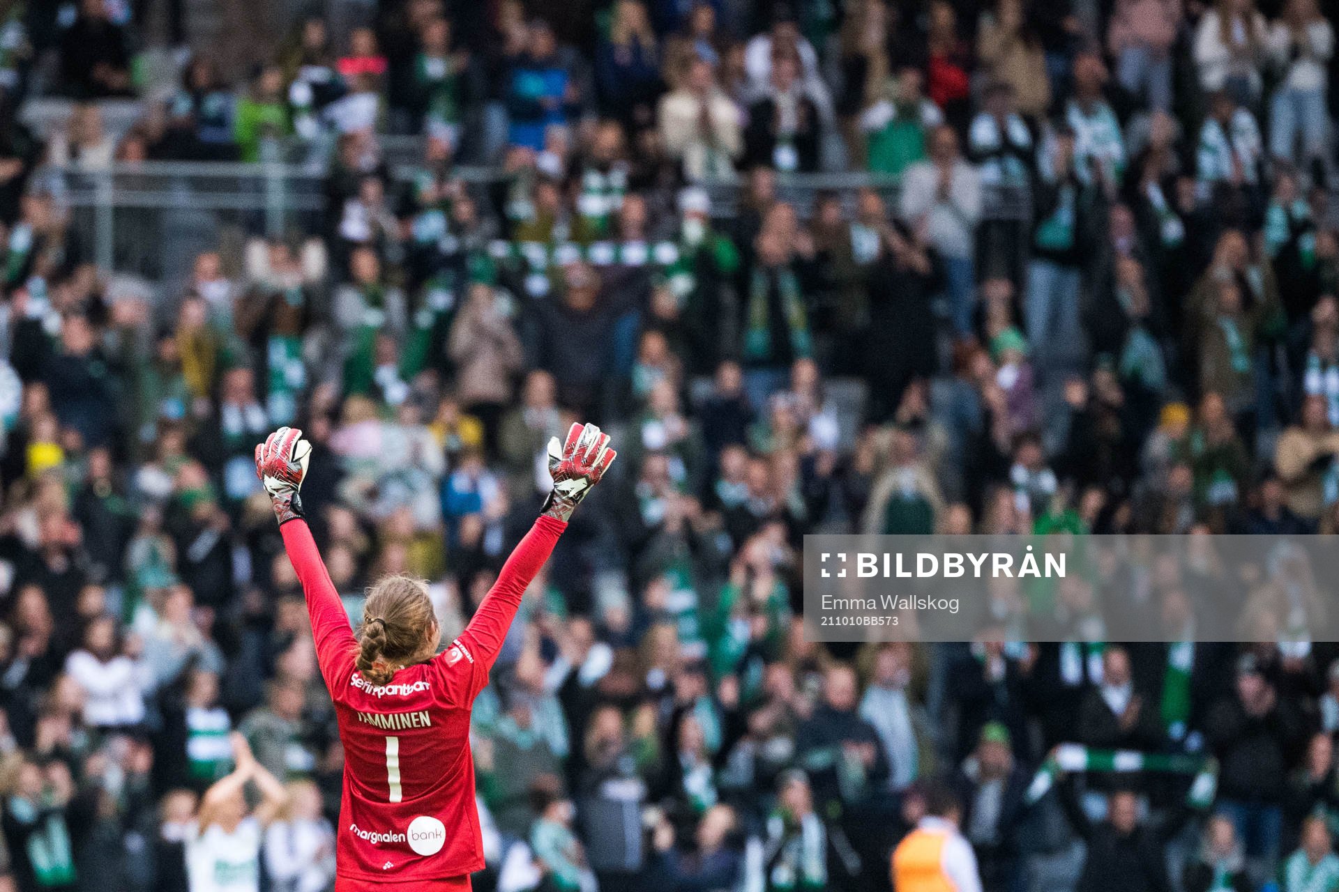 Hammarbys målvakt Anna Tamminen jublar