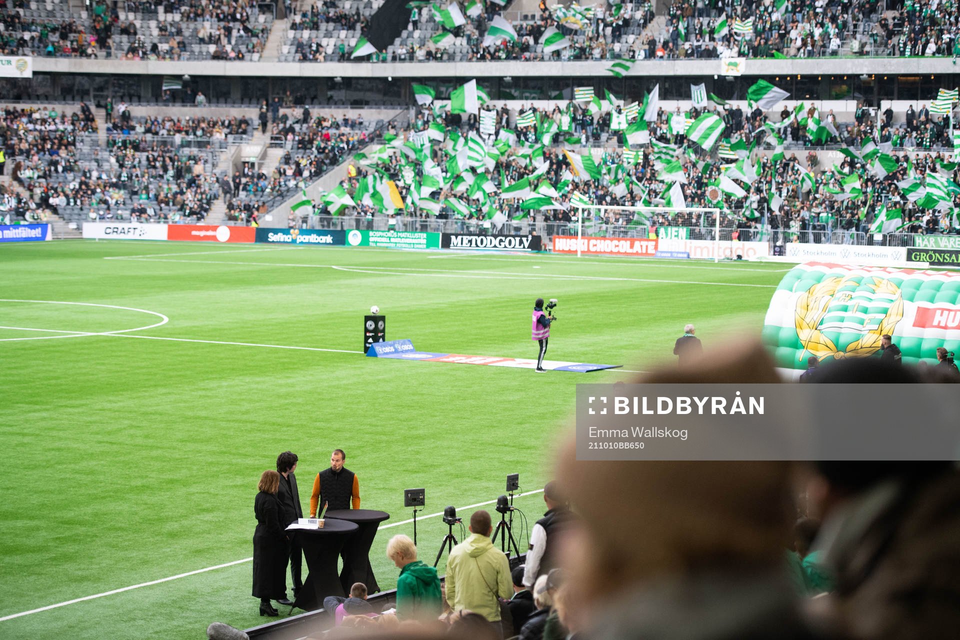 TV-sändning innan fotbollsmatchen i Damallsvenskan mellan