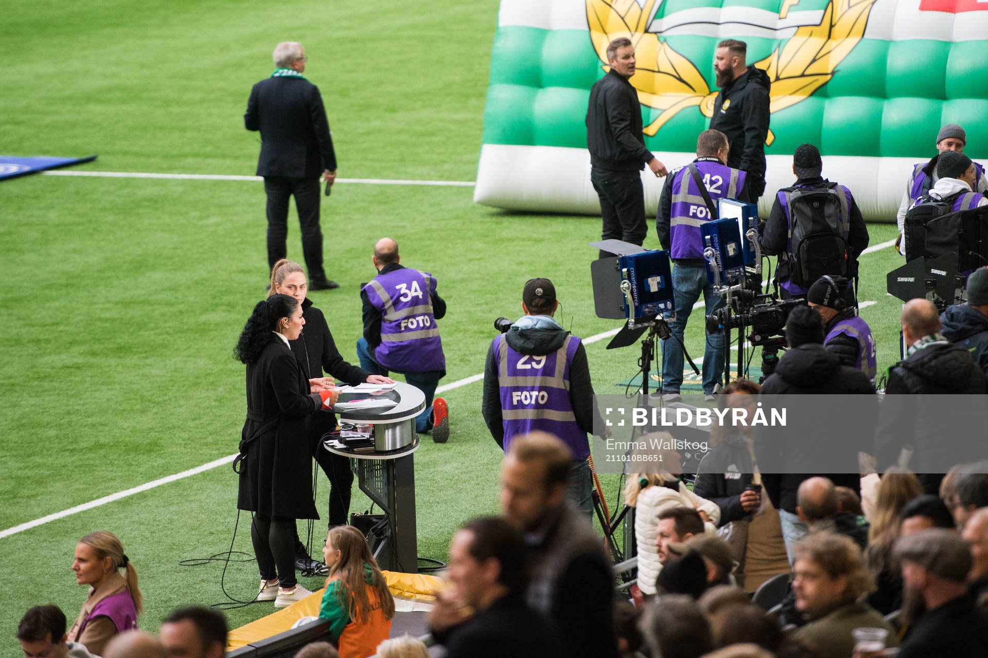 TV-sändning innan fotbollsmatchen i Damallsvenskan mellan