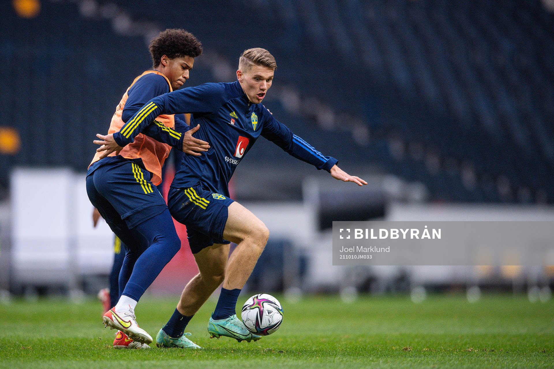 Jens-Lys Cajuste and Viktor Gyökeres of the Swedish