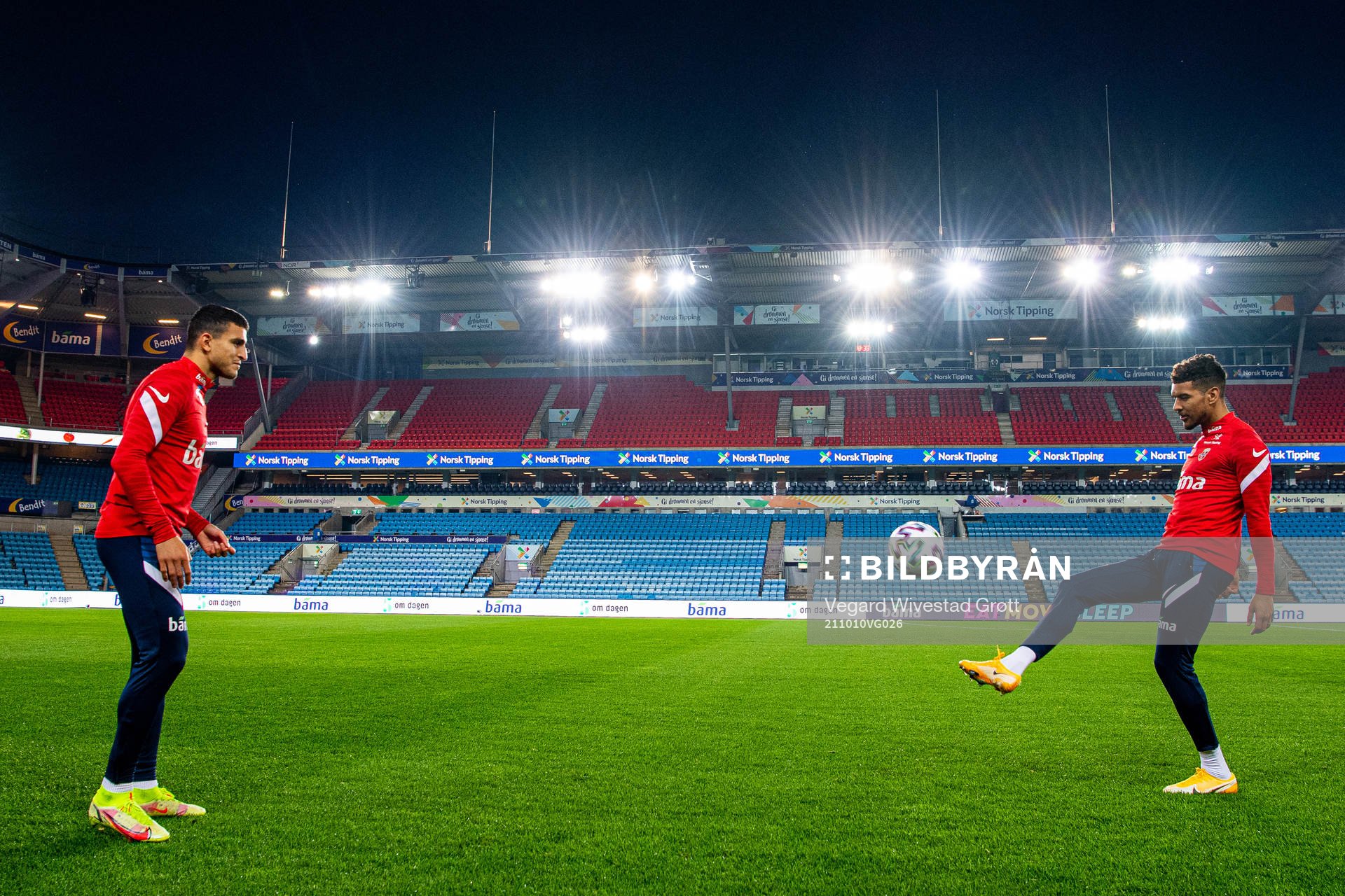 Mohamed Elyounoussi and Ohi Omoijuanfo of the Norwegian