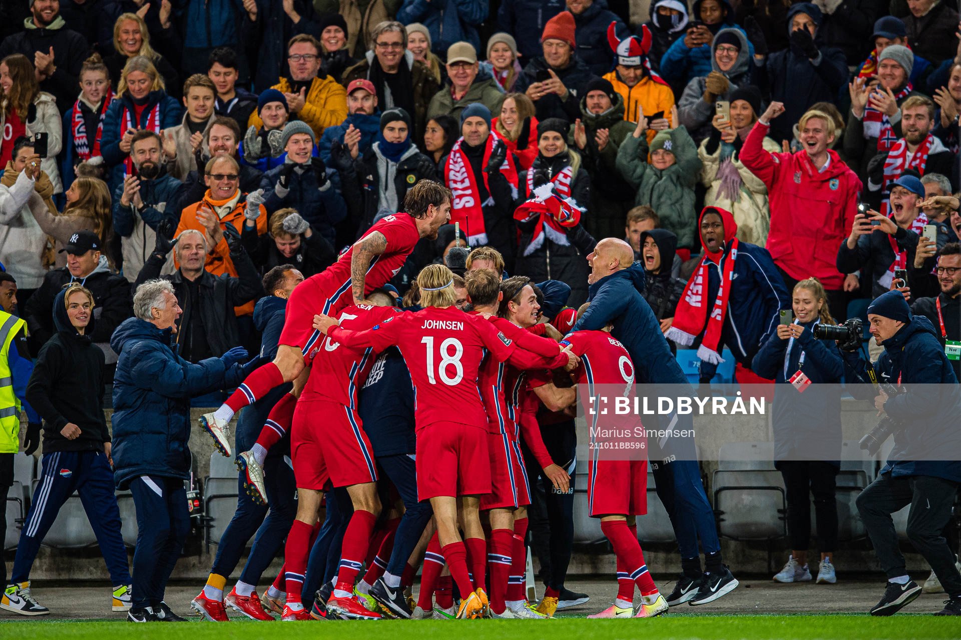 Mohamed Elyounoussi of Norway celebrates with Stefan