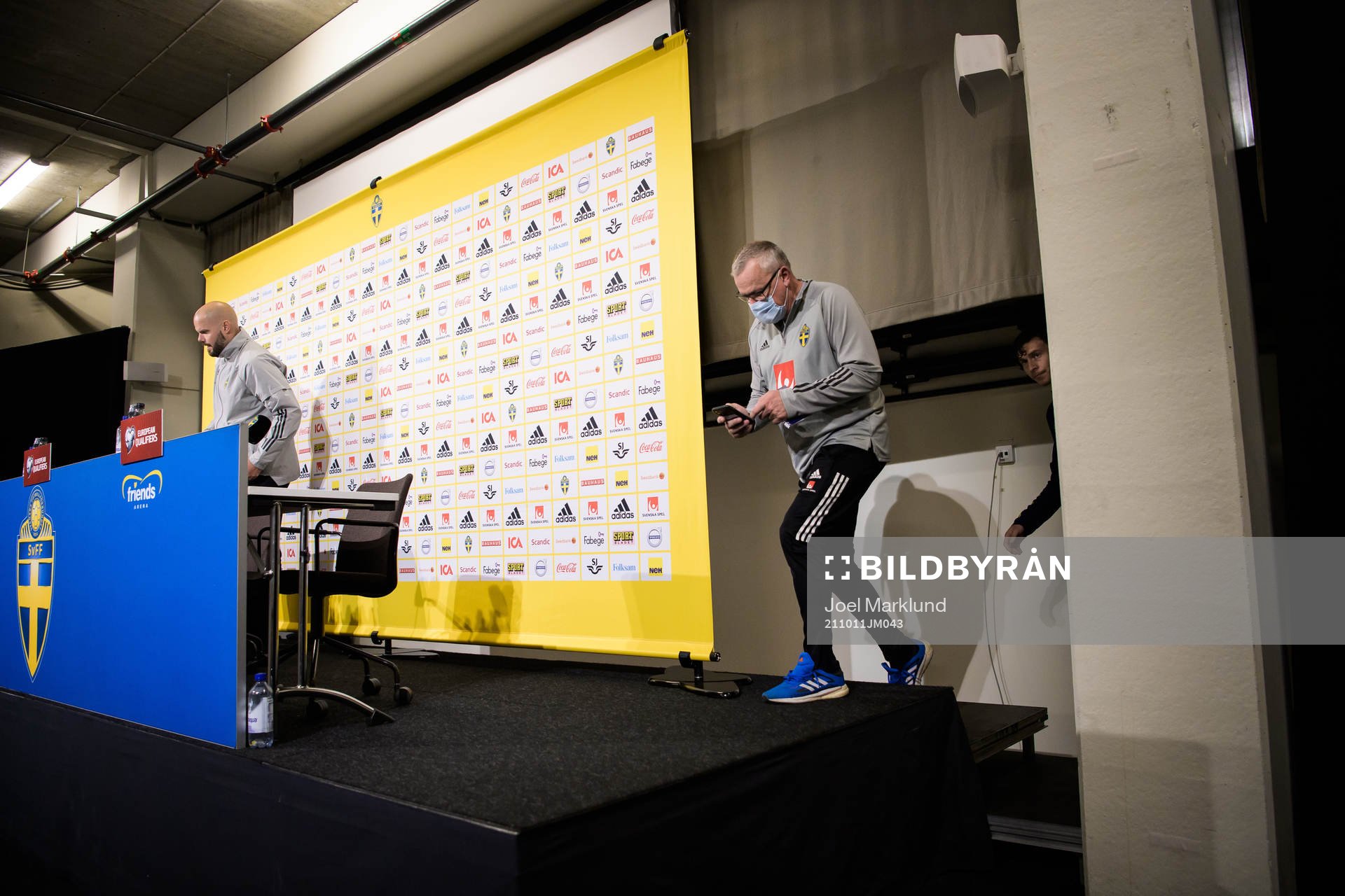 Press officer Jakob Kakembo Andersson, head coach Janne