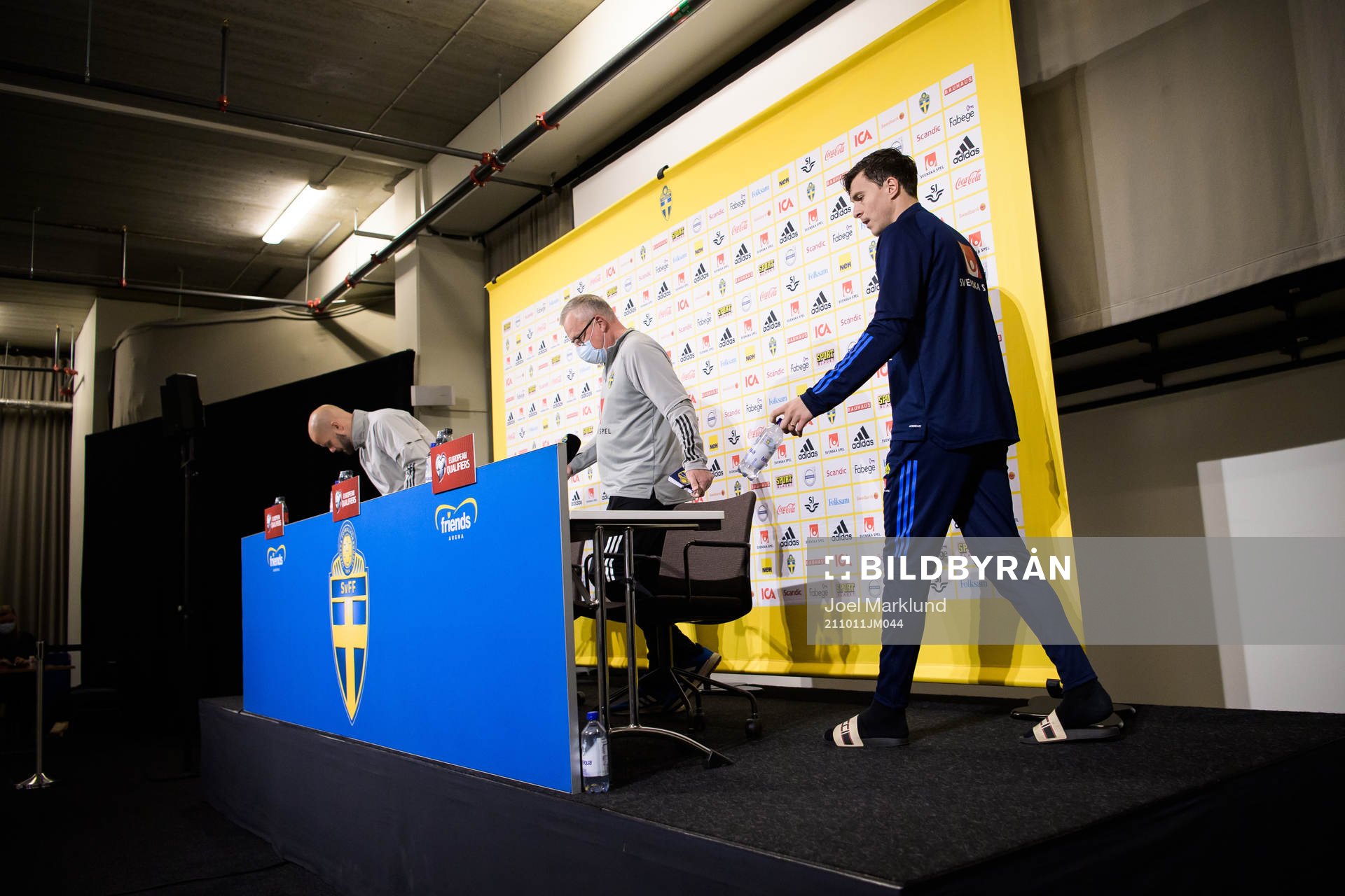 Press officer Jakob Kakembo Andersson, head coach Janne