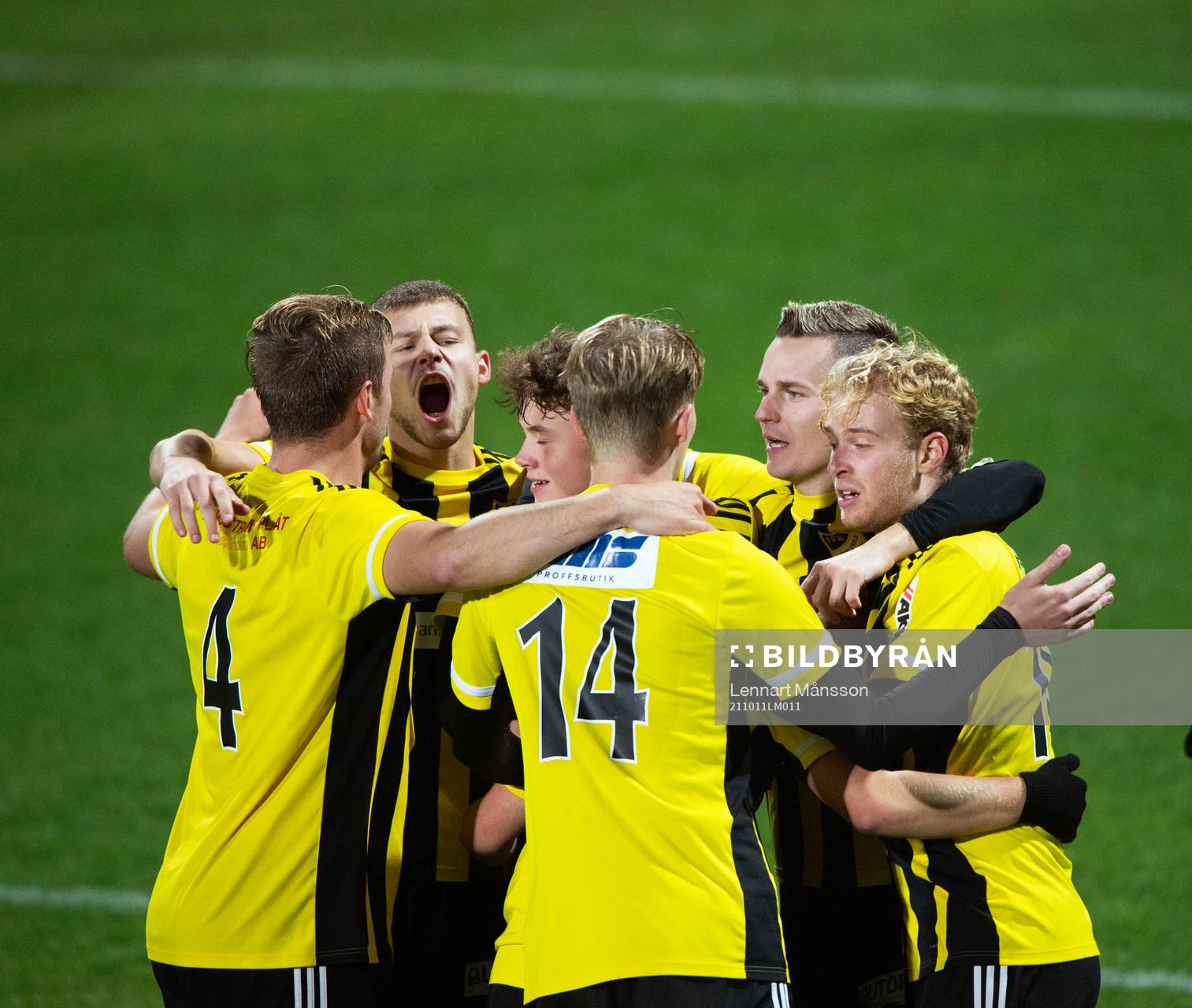 IFK Hässleholms Amel Crnalic gör 0-2 i matchen i div 2 Södra Götaland mellan Kristianstads FC och IFK Hässleholm i Kristianstad 11 oktober 2021.