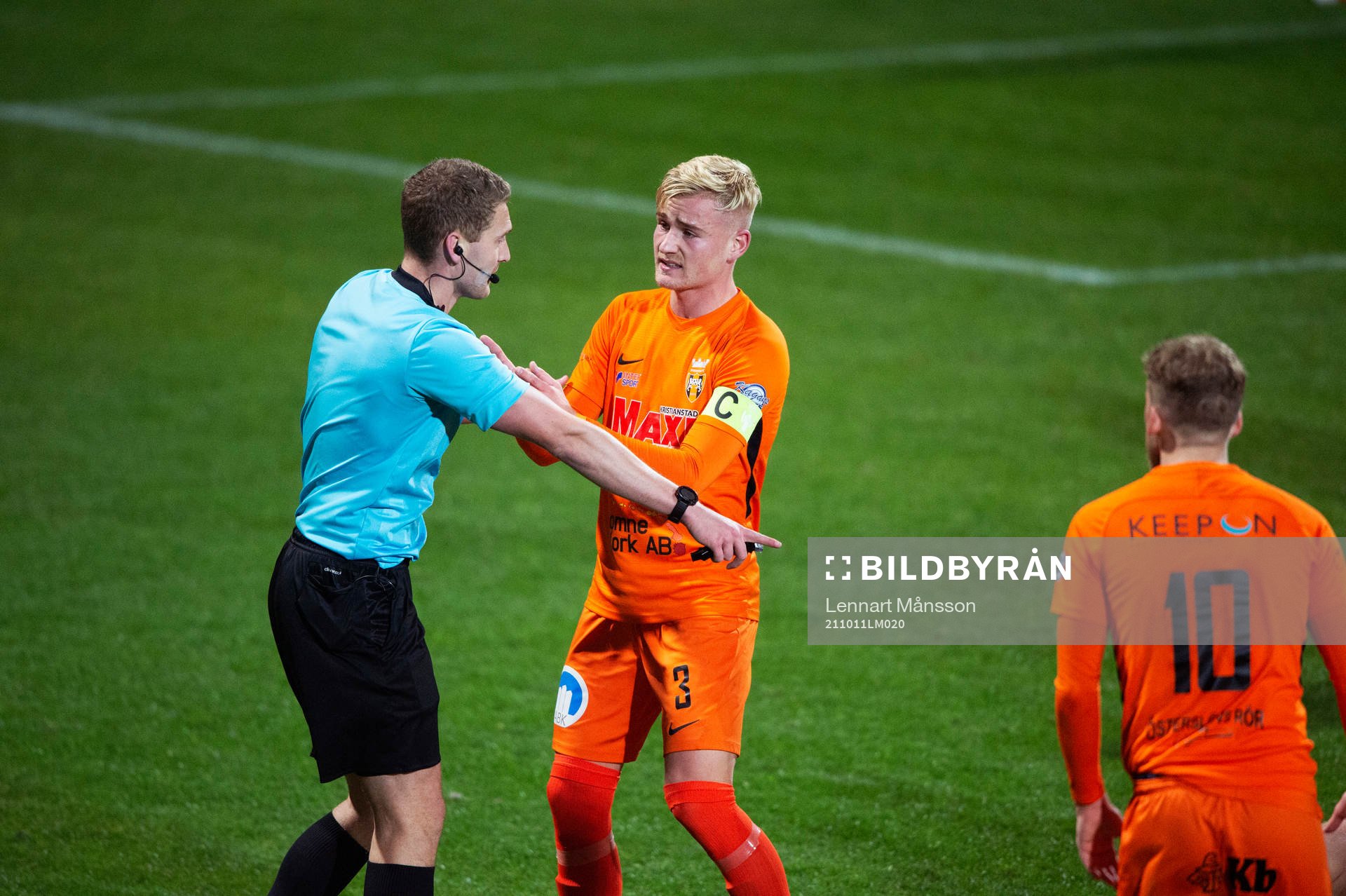 Kristianstads Linus Svensson missnöjd med domaren i