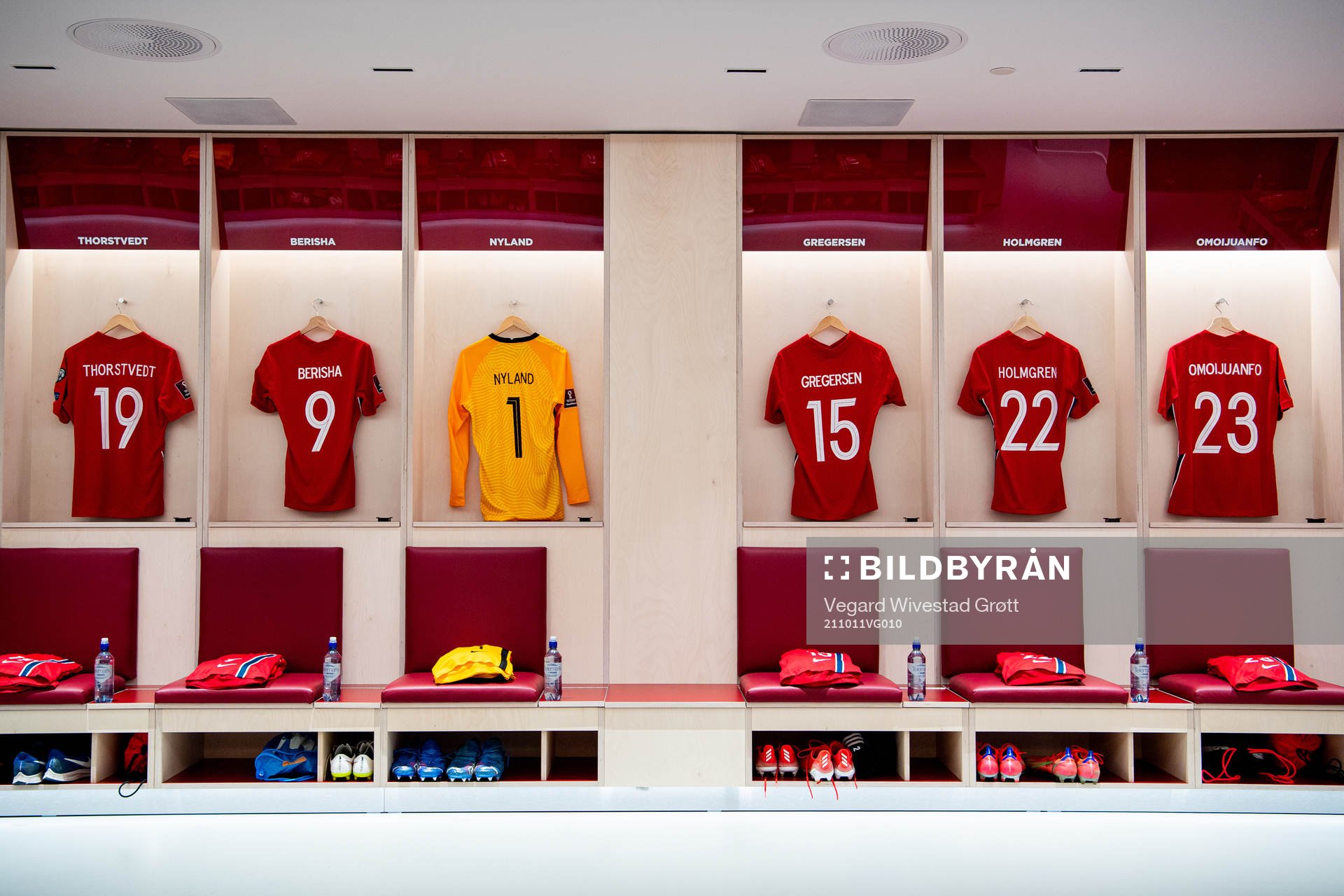The kits of Kristian Thorstvedt, Veton Berisha, goalkeeper