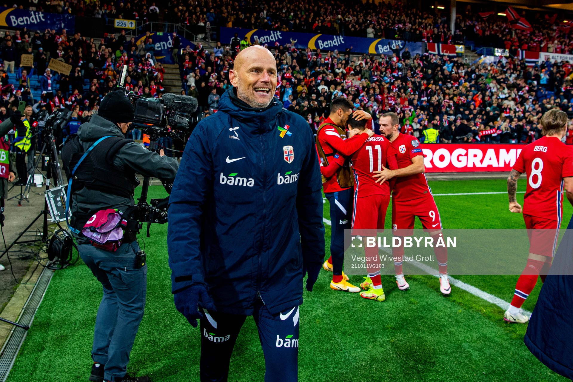 Ståle Solbakken, head coach of Norway, celebrates
