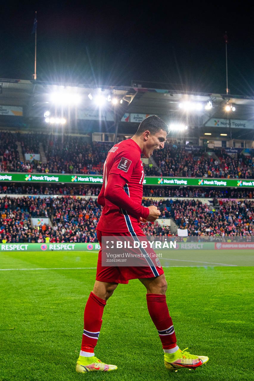 Mohamed Elyounoussi of Norway celebrates