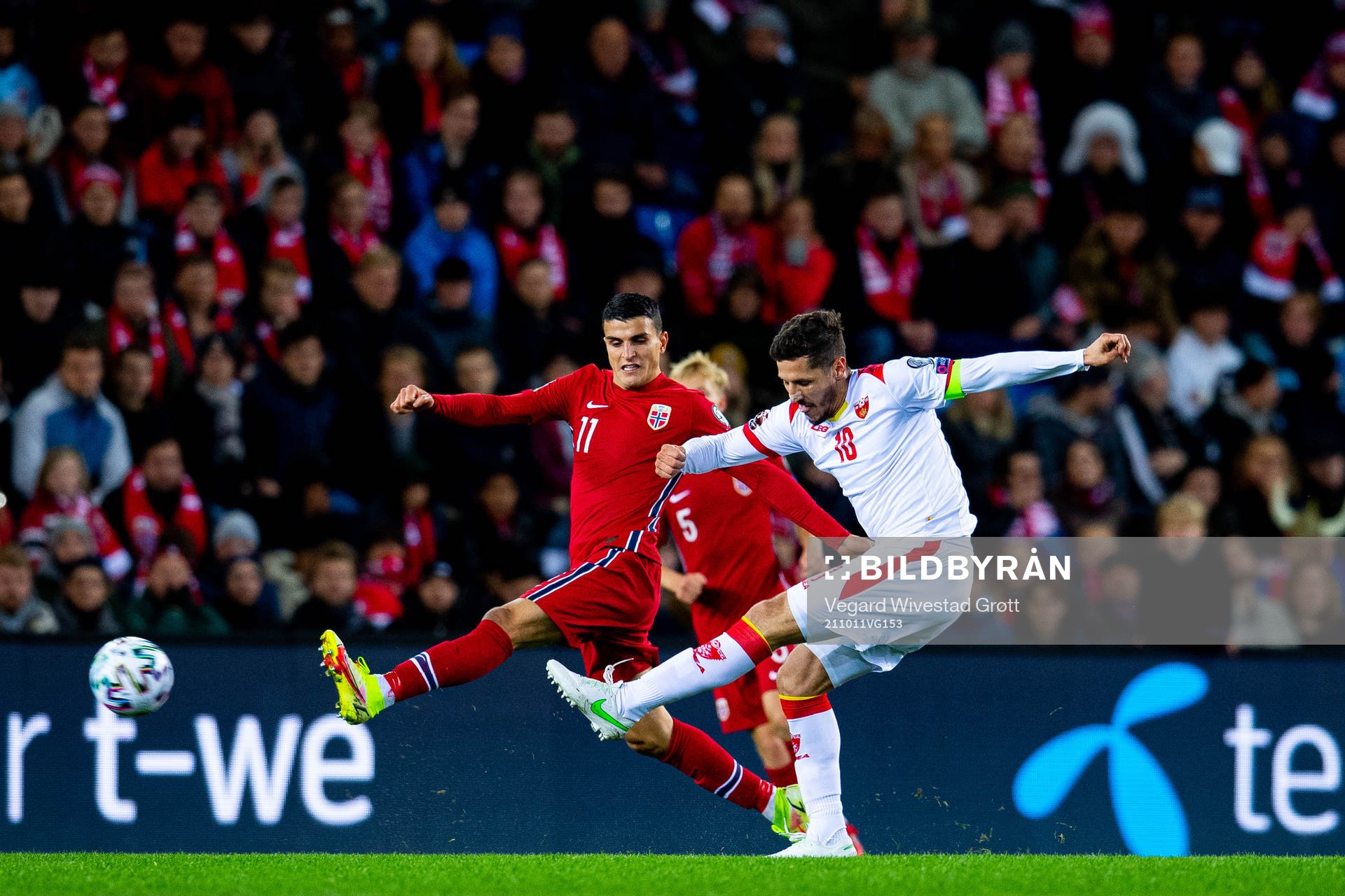 Mohamed Elyounoussi of Norway and Stevan Jovetic of