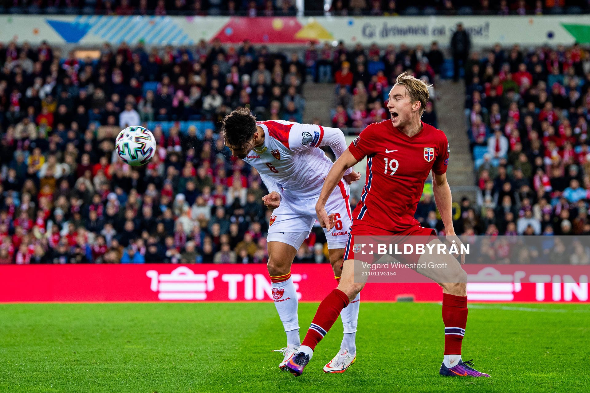 Zarko Tomasevic of Montenegro and Kristian Thorstvedt of Norway during the FIFA World Cup Qualifier football match between Norway and Montenegro on October 11, 2021 in Oslo.