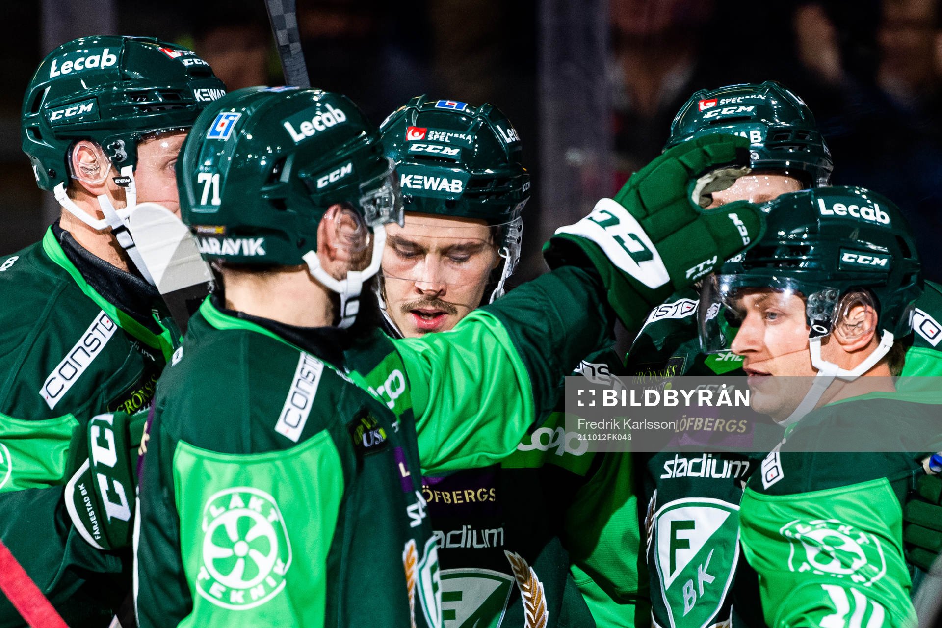 Färjestads Marcus Nilsson jublar med lagkamrater