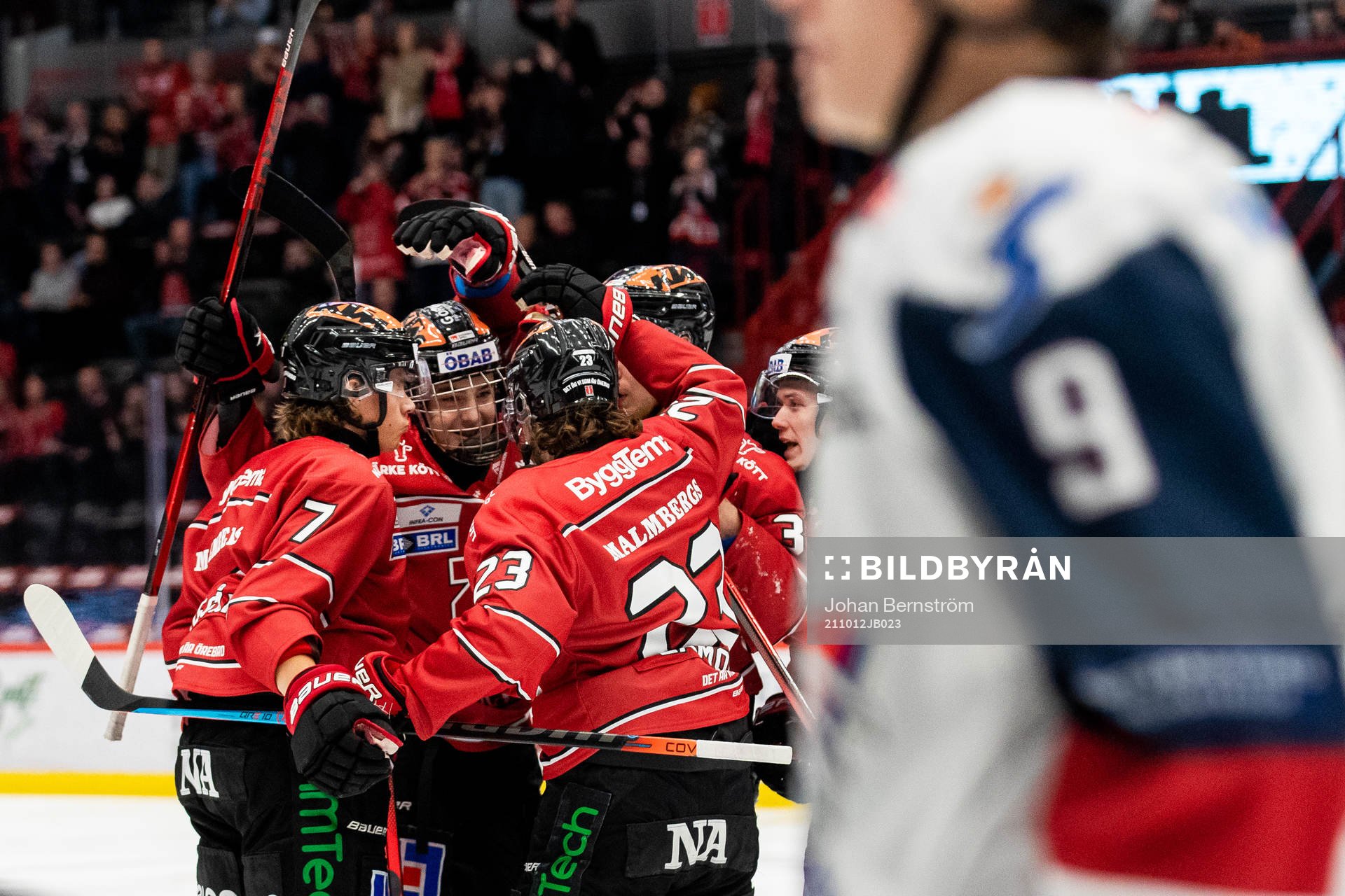 Örebros Petr Zámorský jublar med Leo Carlsson