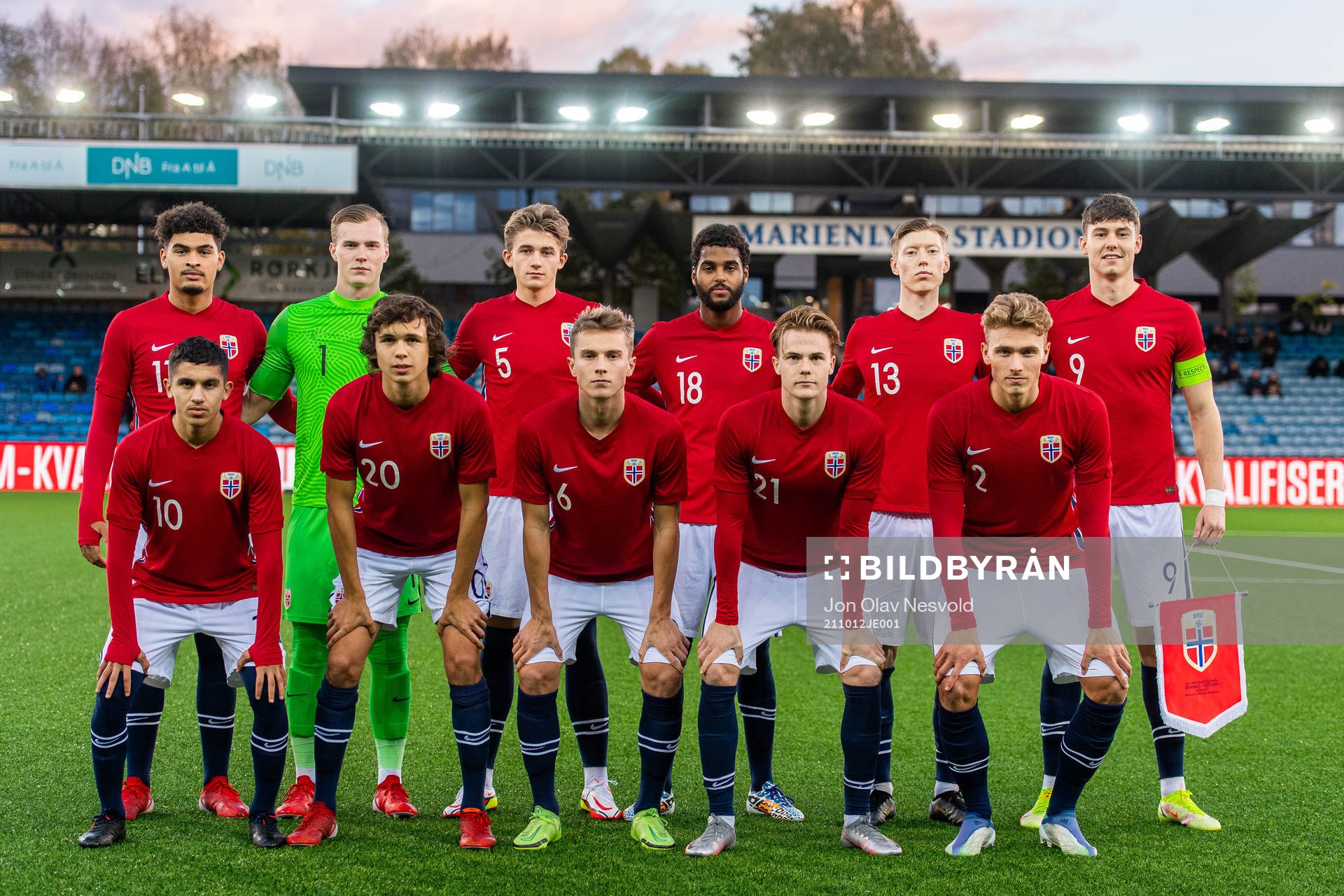 The starting eleven of Norway pose for a picture
