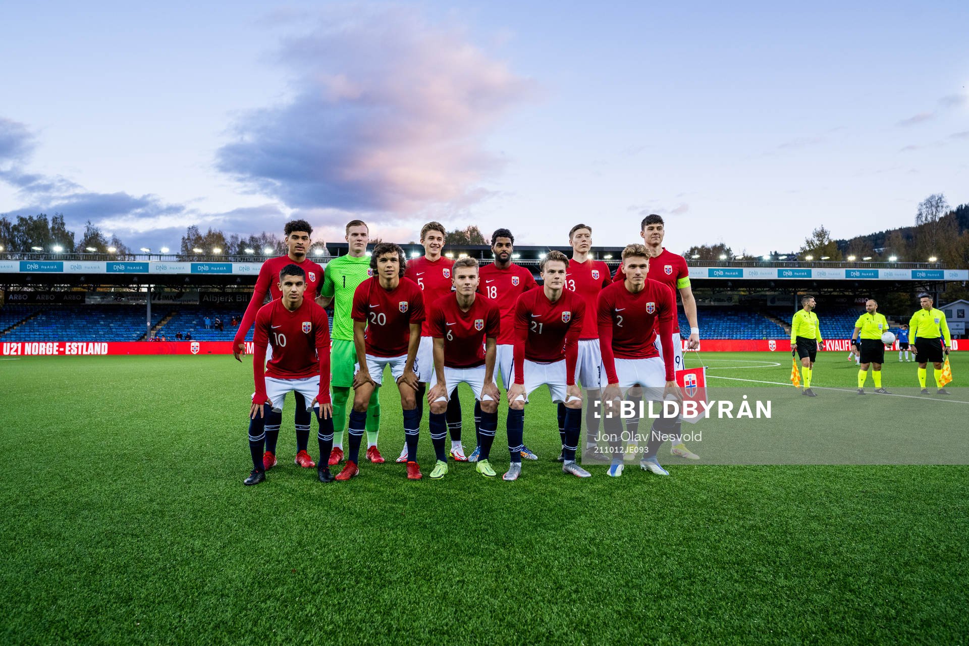 The starting eleven of Norway pose for a picture