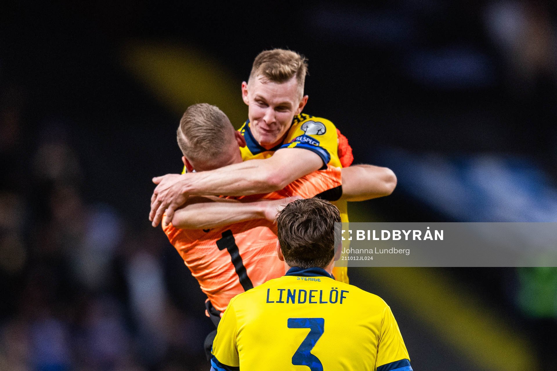 Victor Nilsson Lindelöf watch as goalkeeper Robin Olsen