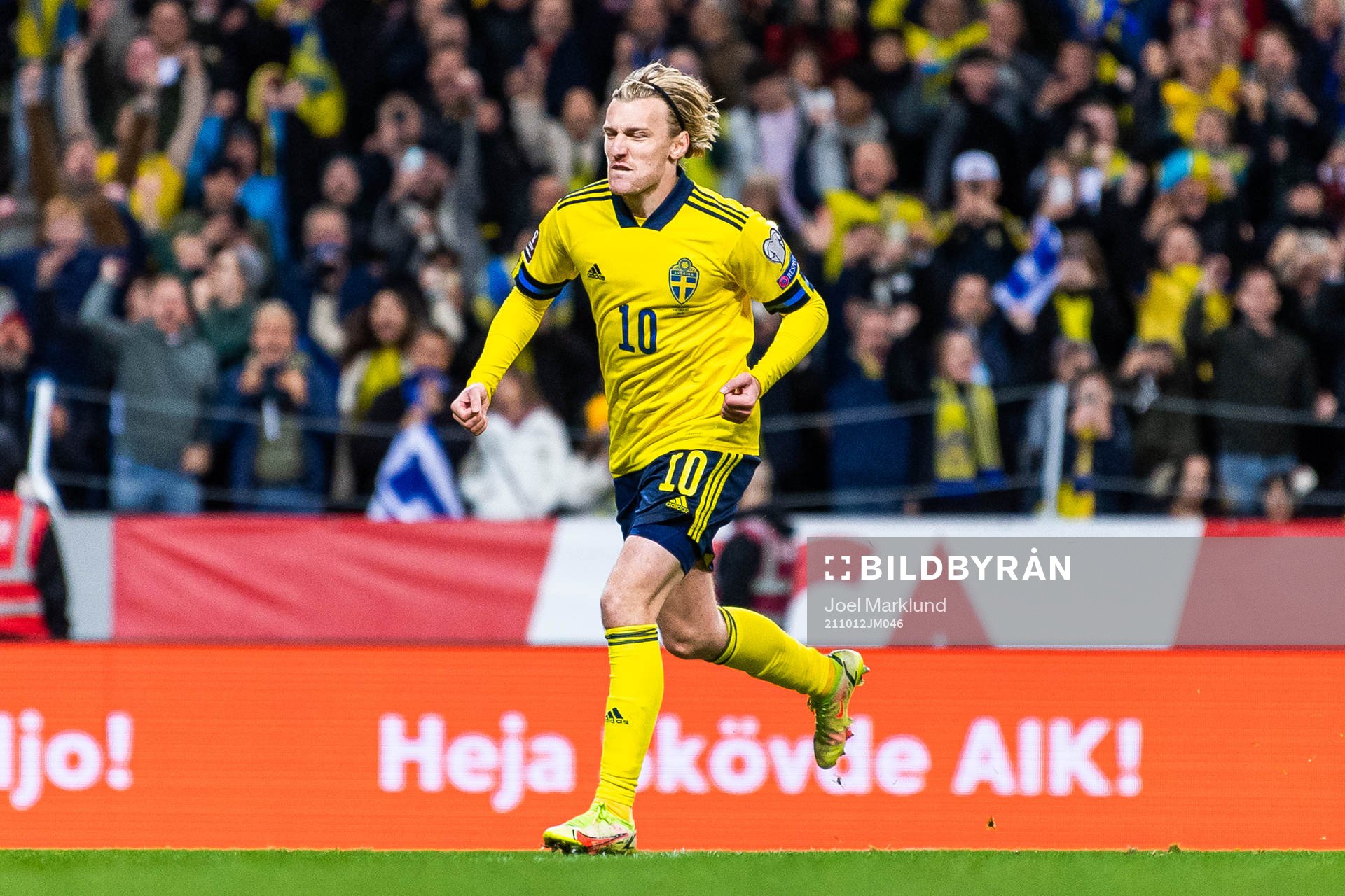 Emil Forsberg celebrates