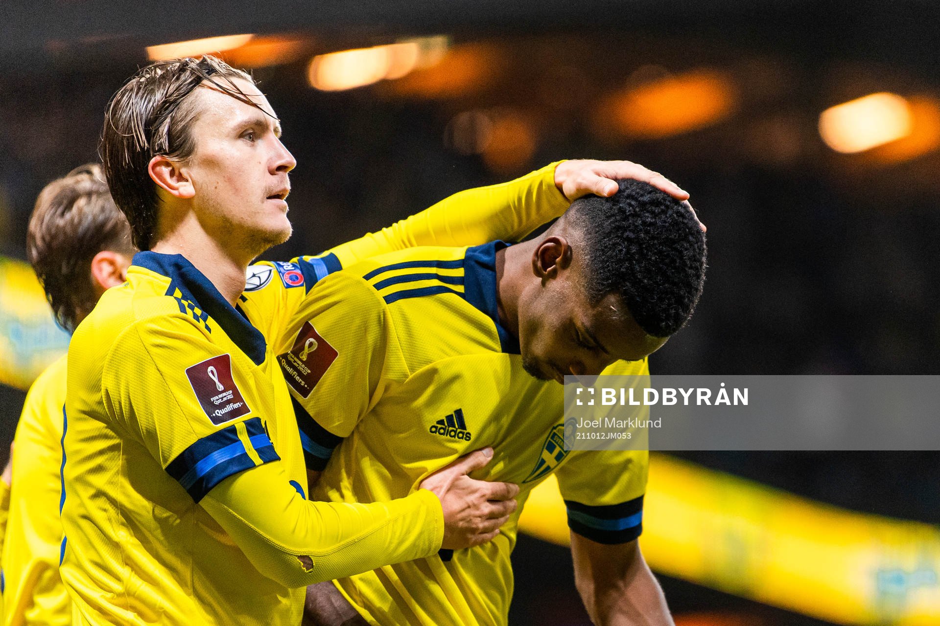 Kristoffer Olsson celebrate with goalscorer Alexander Isak