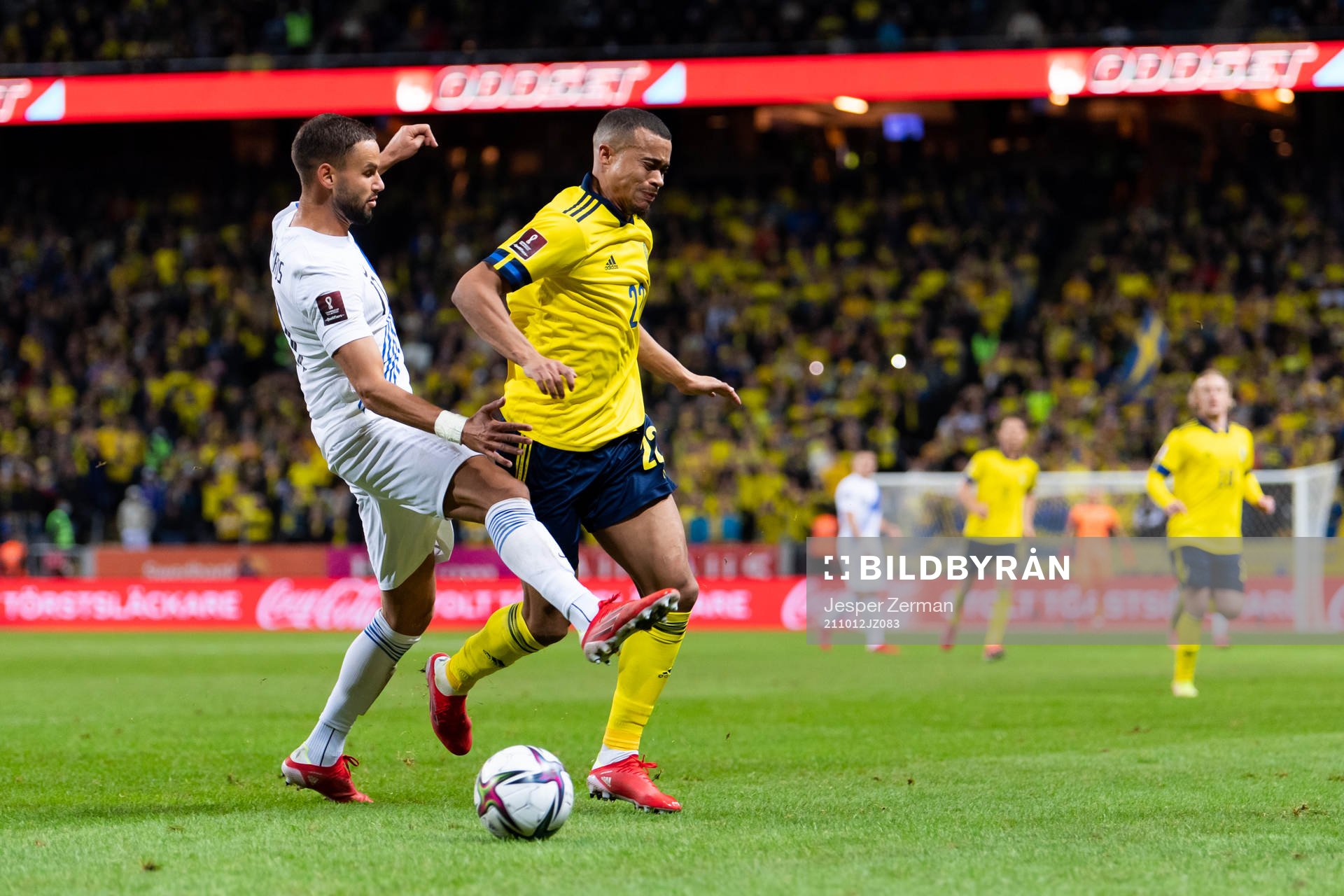 Pantelis Hatzidiakos of Greece and Robin Quaison of Sweden