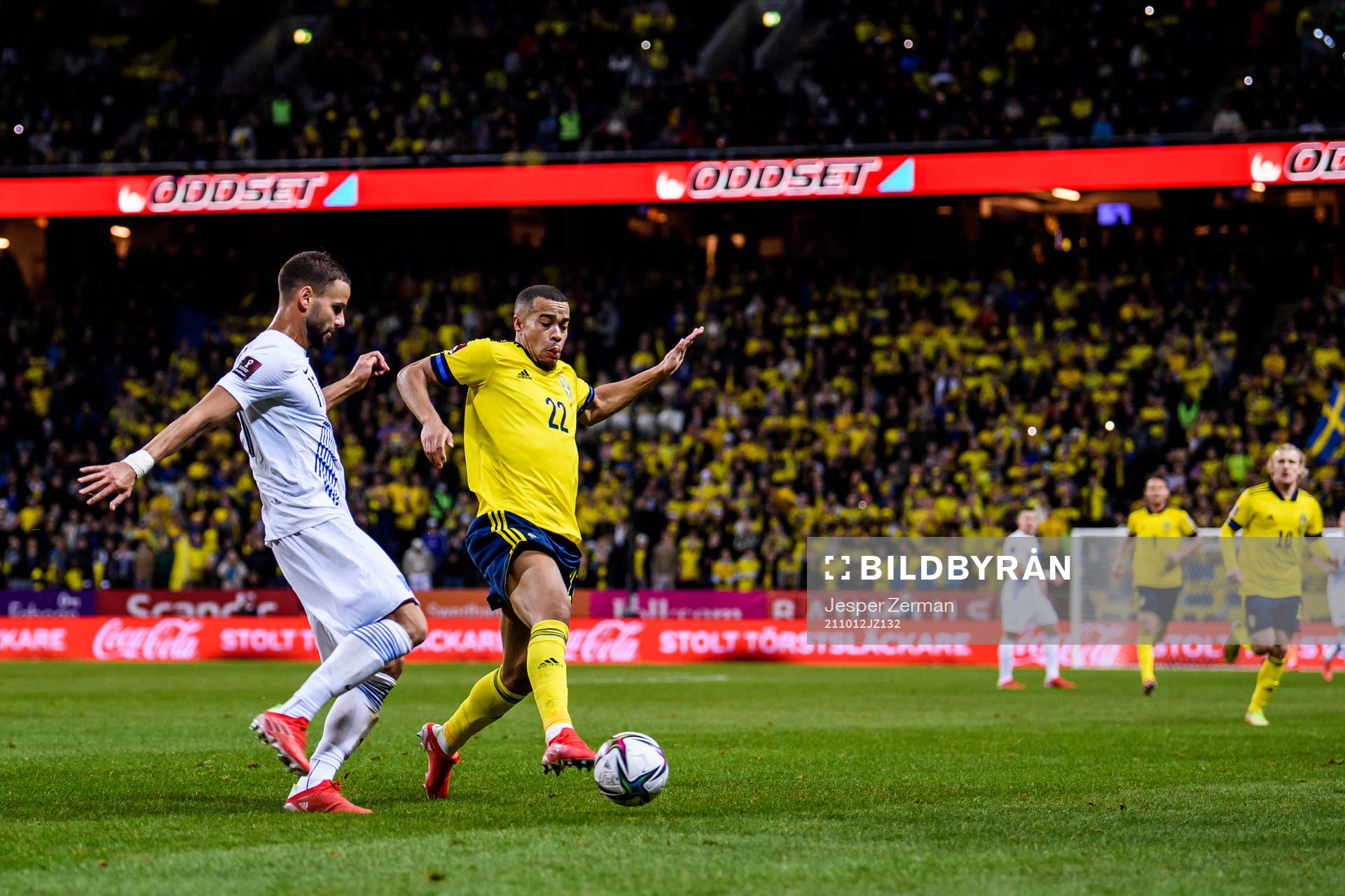 Pantelis Hatzidiakos of Greece and Robin Quaison of Sweden