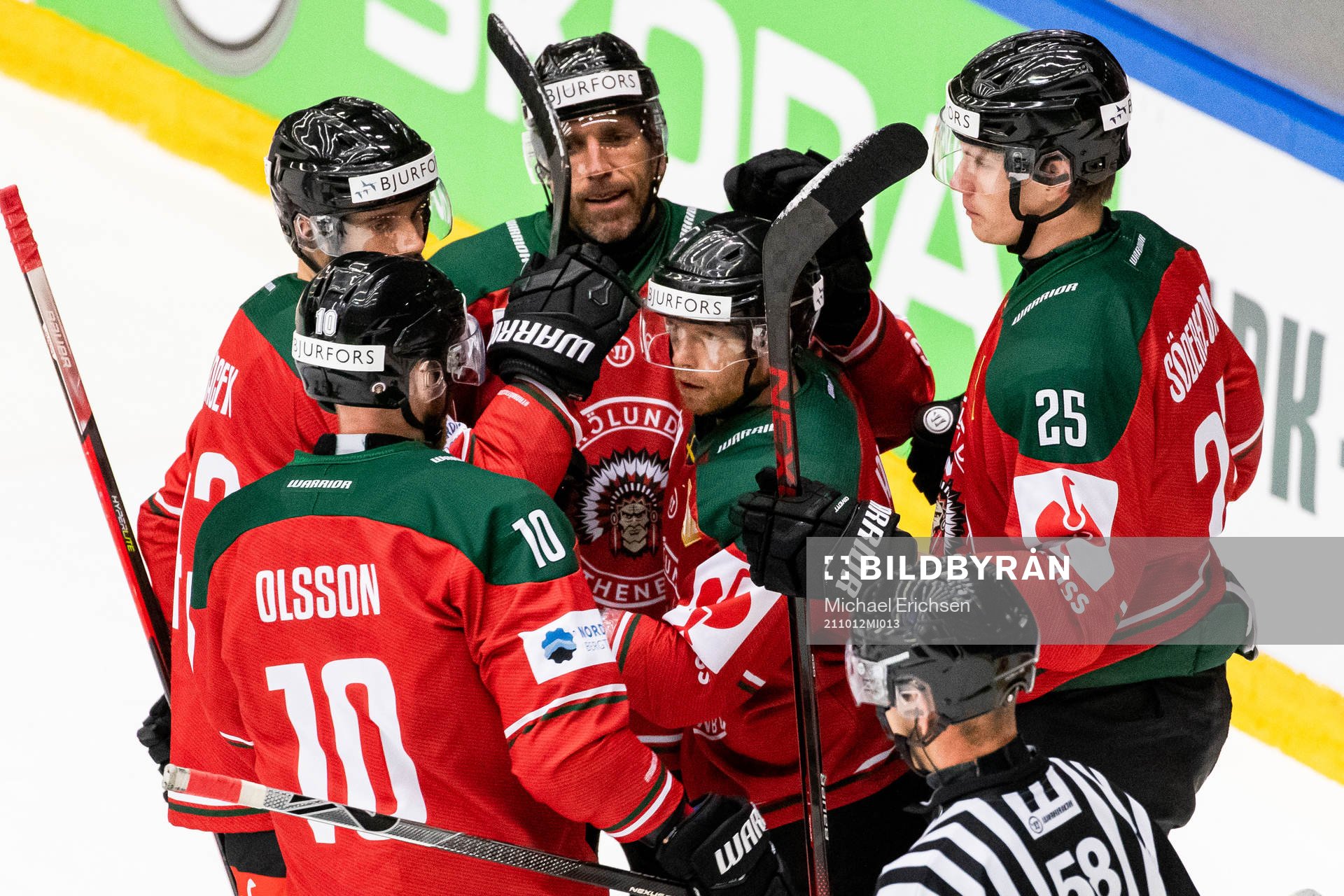 Ryan Lasch of Frölunda (middle) celebrates with team mates