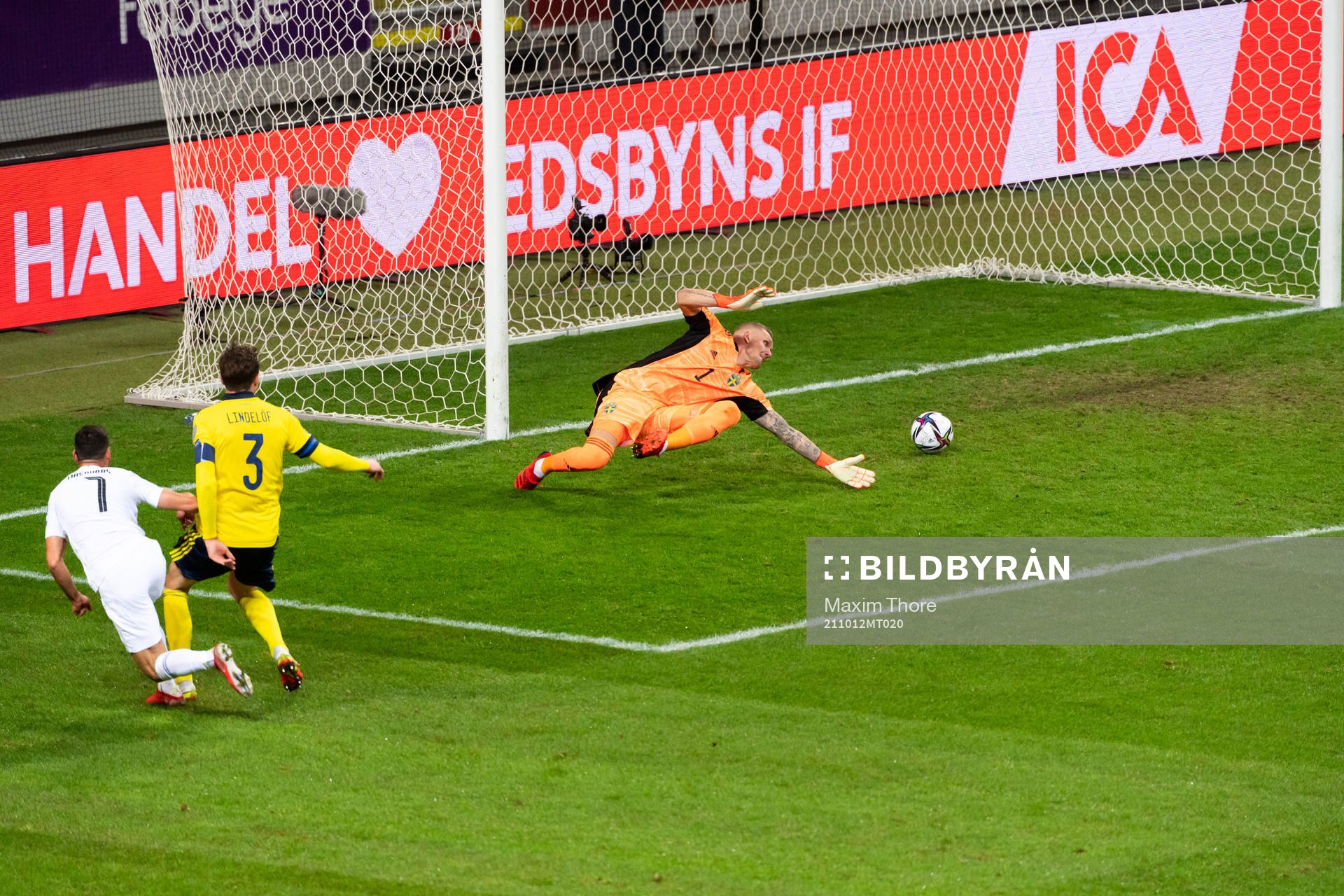 Giorgos Masouras of Greece with a shot that hits the pole