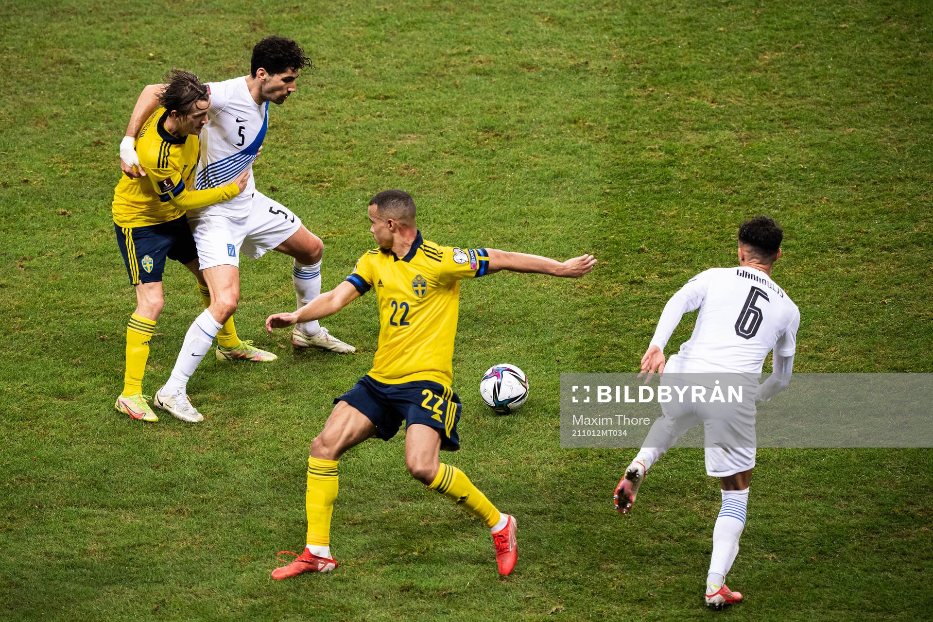 Kristoffer Olsson and Robin Quaison of Sweden against