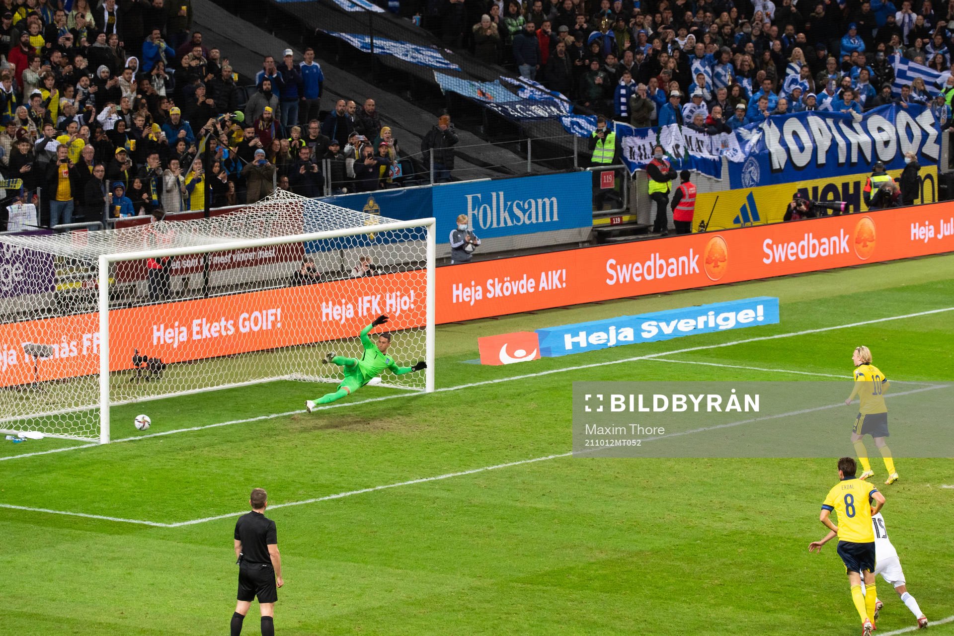 Emil Forsberg of Sweden scores 1-0 behind goalkeeper