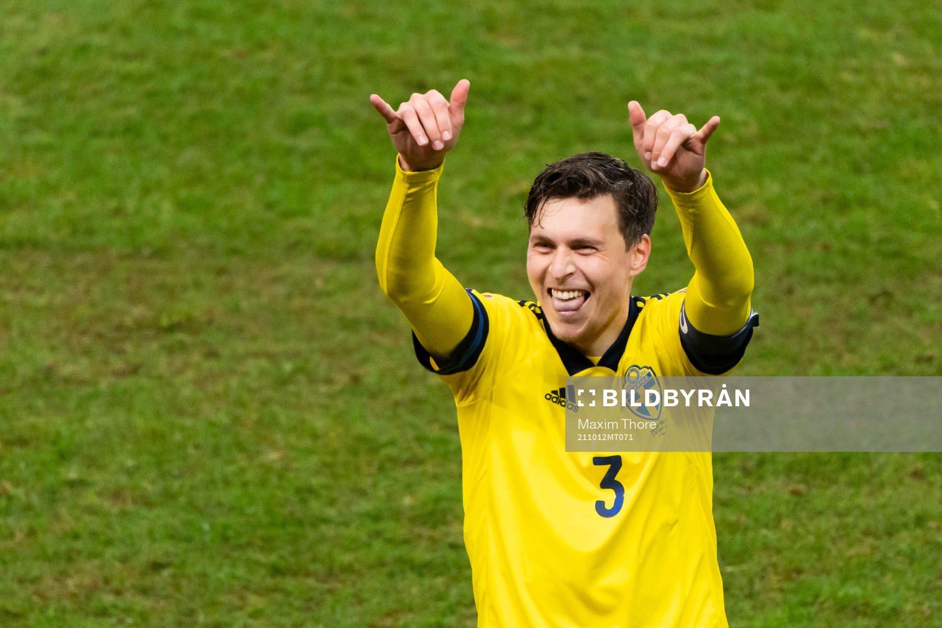 Victor Nilsson Lindelöf of Sweden celebrates after the FIFA World Cup Qualifier football match between Sweden and Greece on October 12, 2021 in Stockholm.