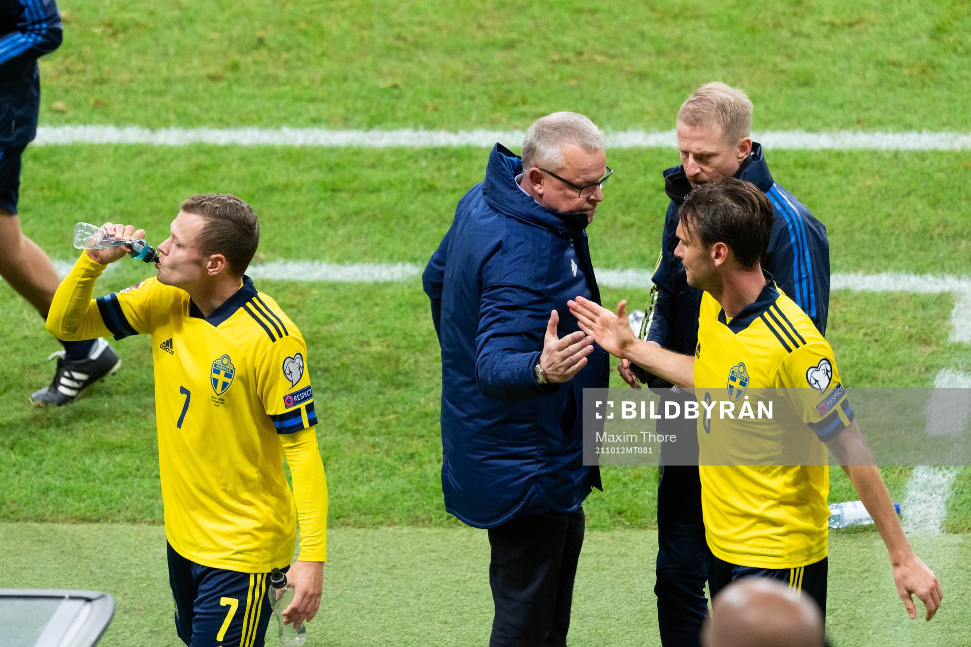 Viktor Claesson, head coach Janne Andersson and Albin Ekdal