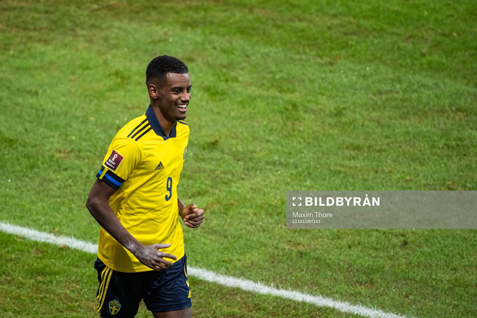Alexander Isak of Sweden celebrates