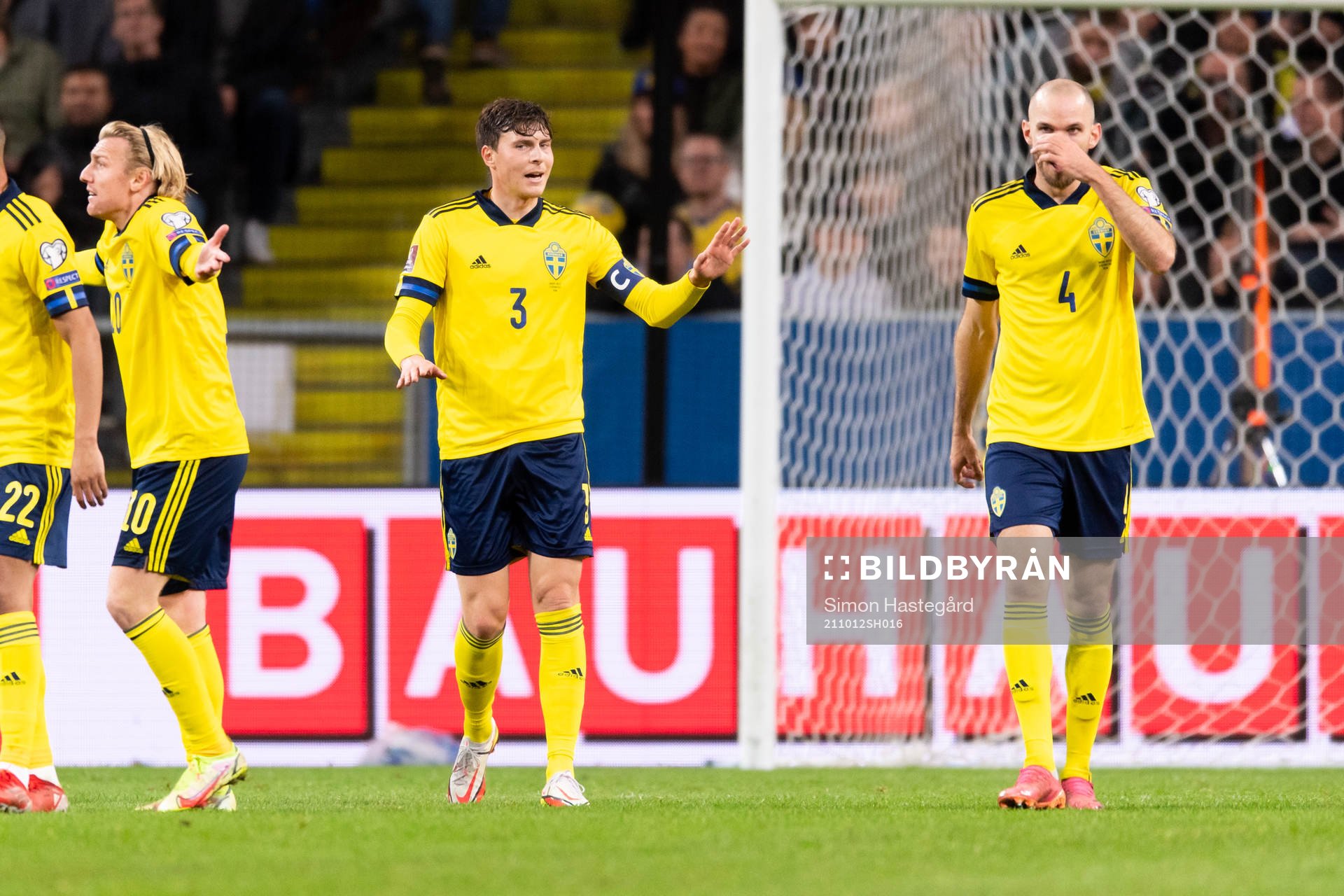 Emil Forsberg, Victor Nilsson Lindelöf of Sweden and