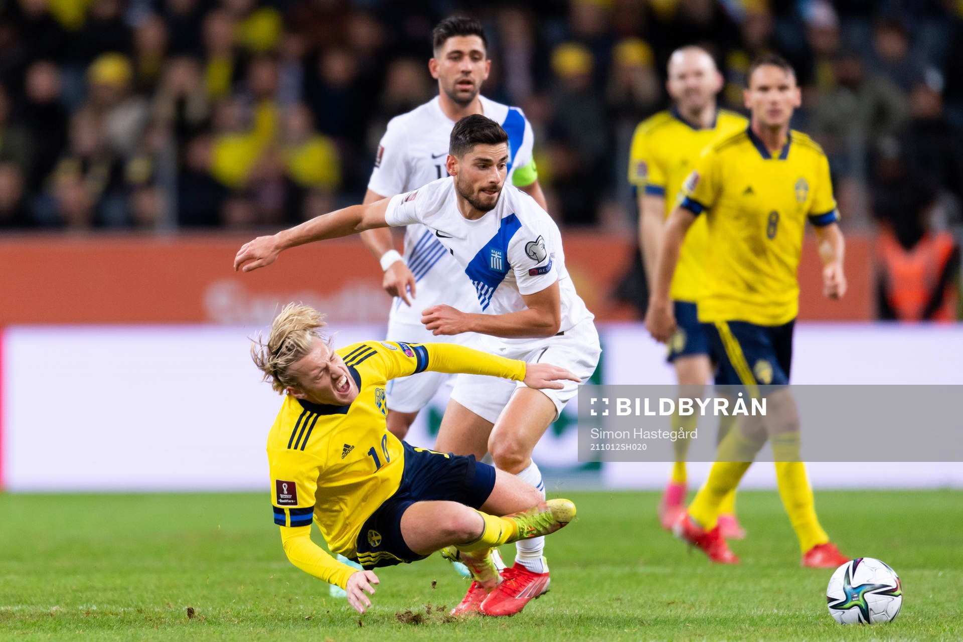 Emil Forsberg of Sweden and Giorgos Masouras of Greece