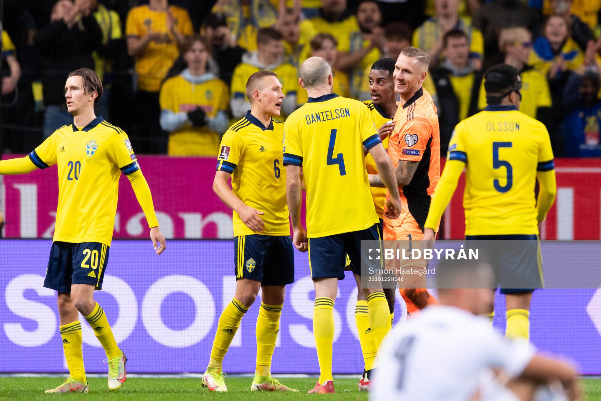 Kristoffer Olsson, Ludwig Augustinsson, Marcus Danielson, Alexander Isak and goalkeeper Robin Olsen of Sweden celebrate after the FIFA World Cup Qualifier football match between Sweden and Greece on October 12, 2021 in Stockholm.