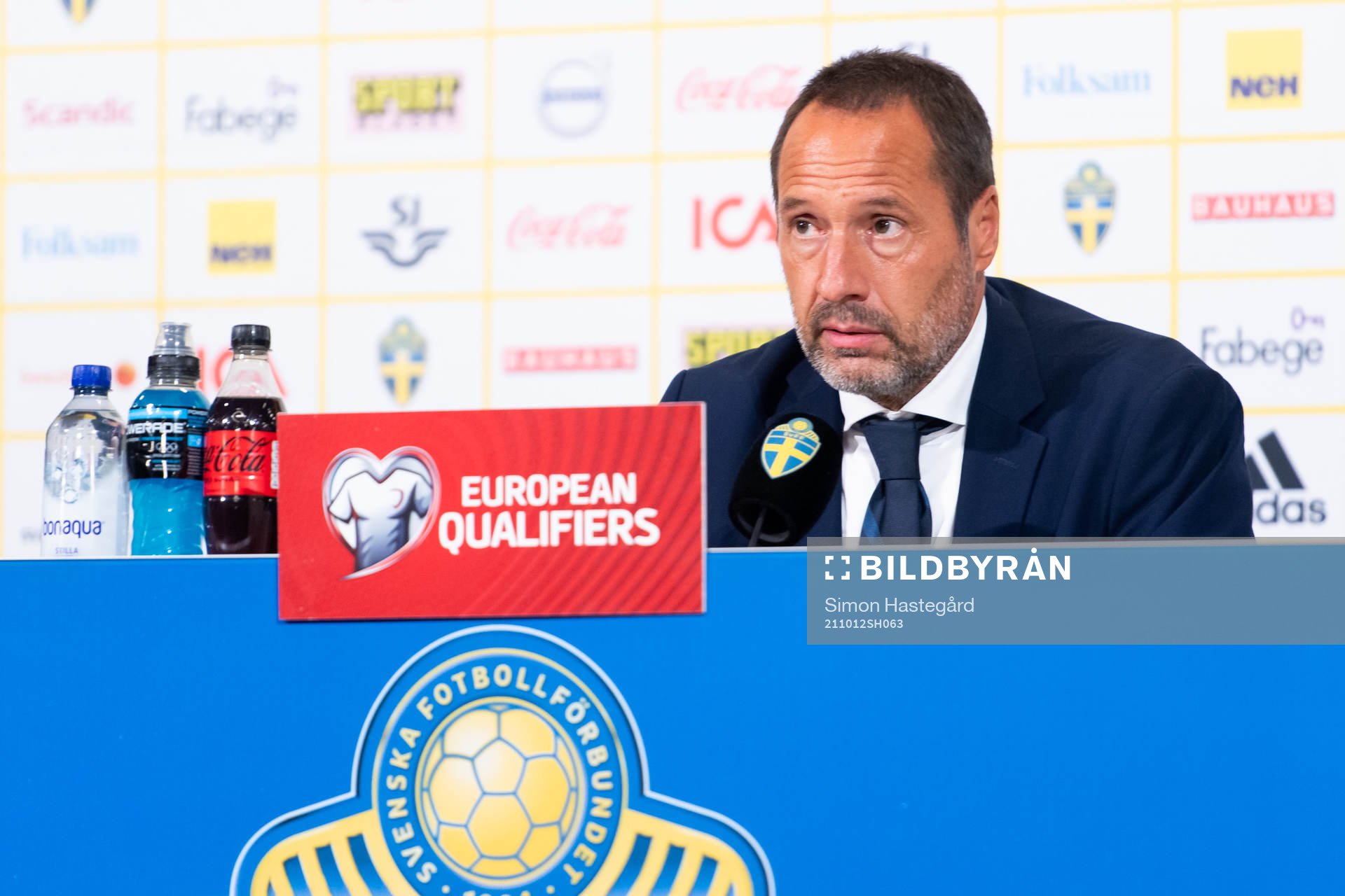 Head coach John van't Schip of Greece