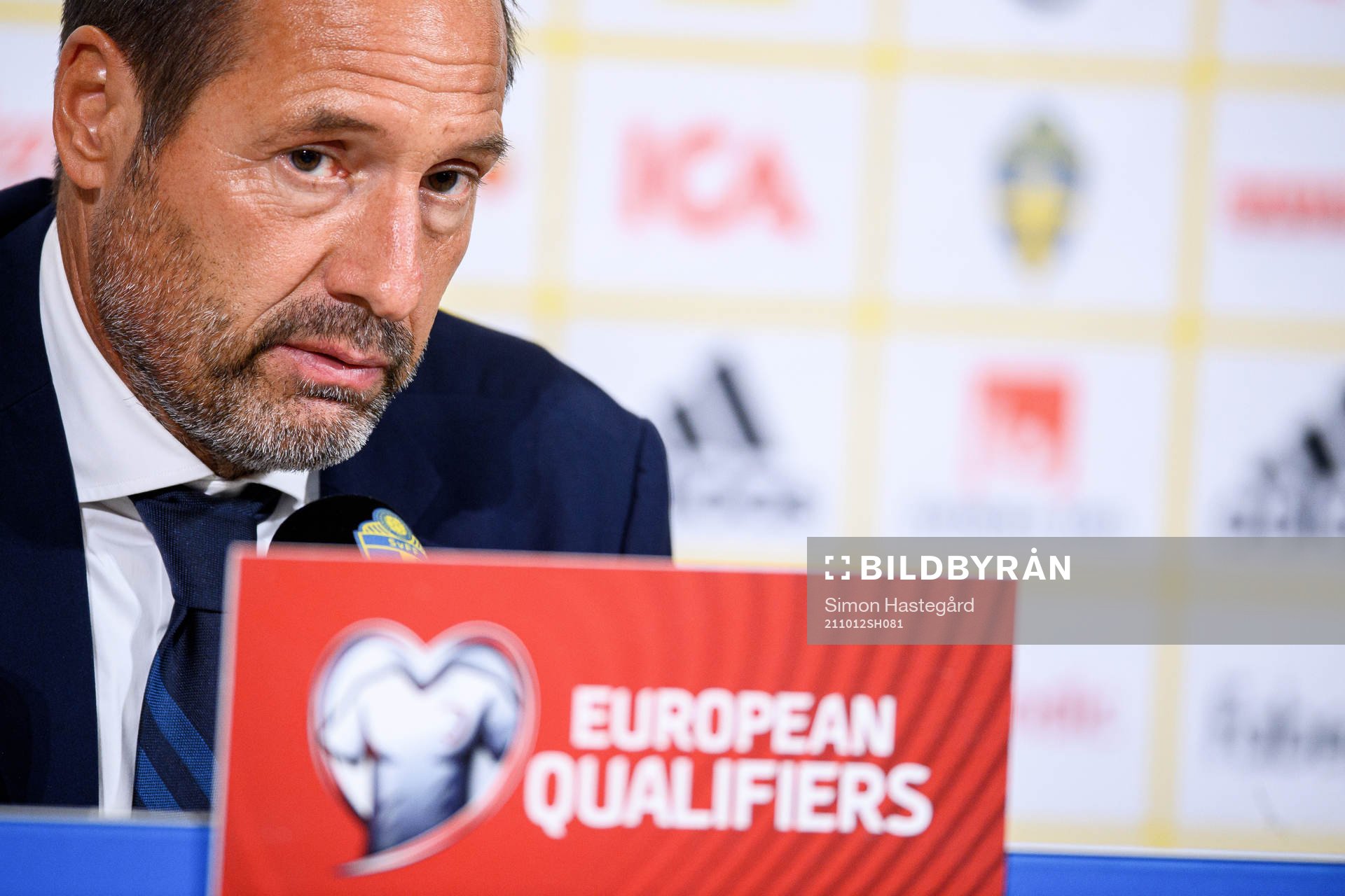 Head coach John van't Schip of Greece