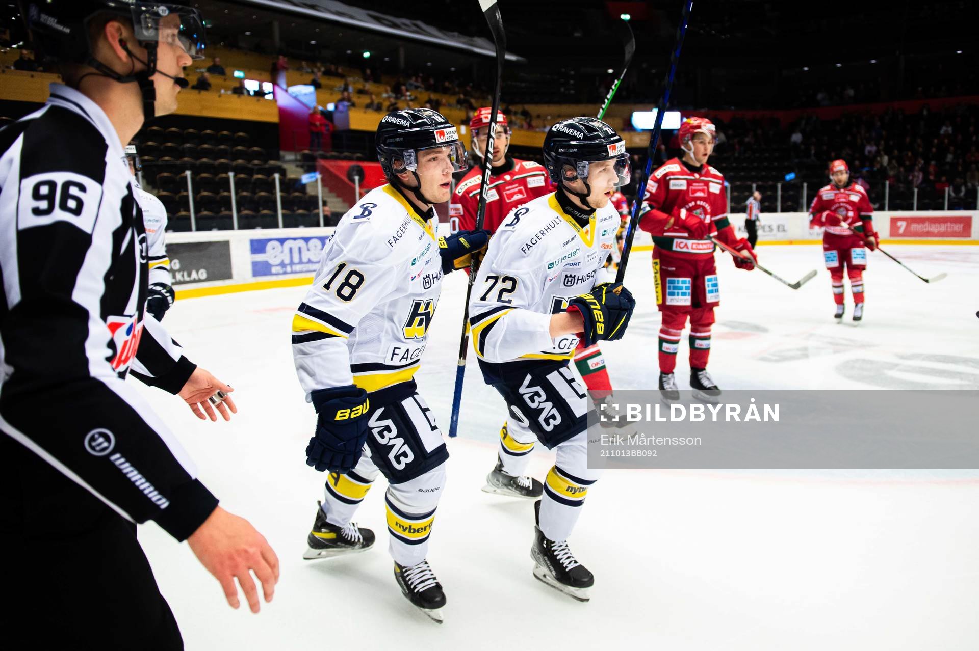 s Zion Nybeck och Jonathan Davidsson jublar