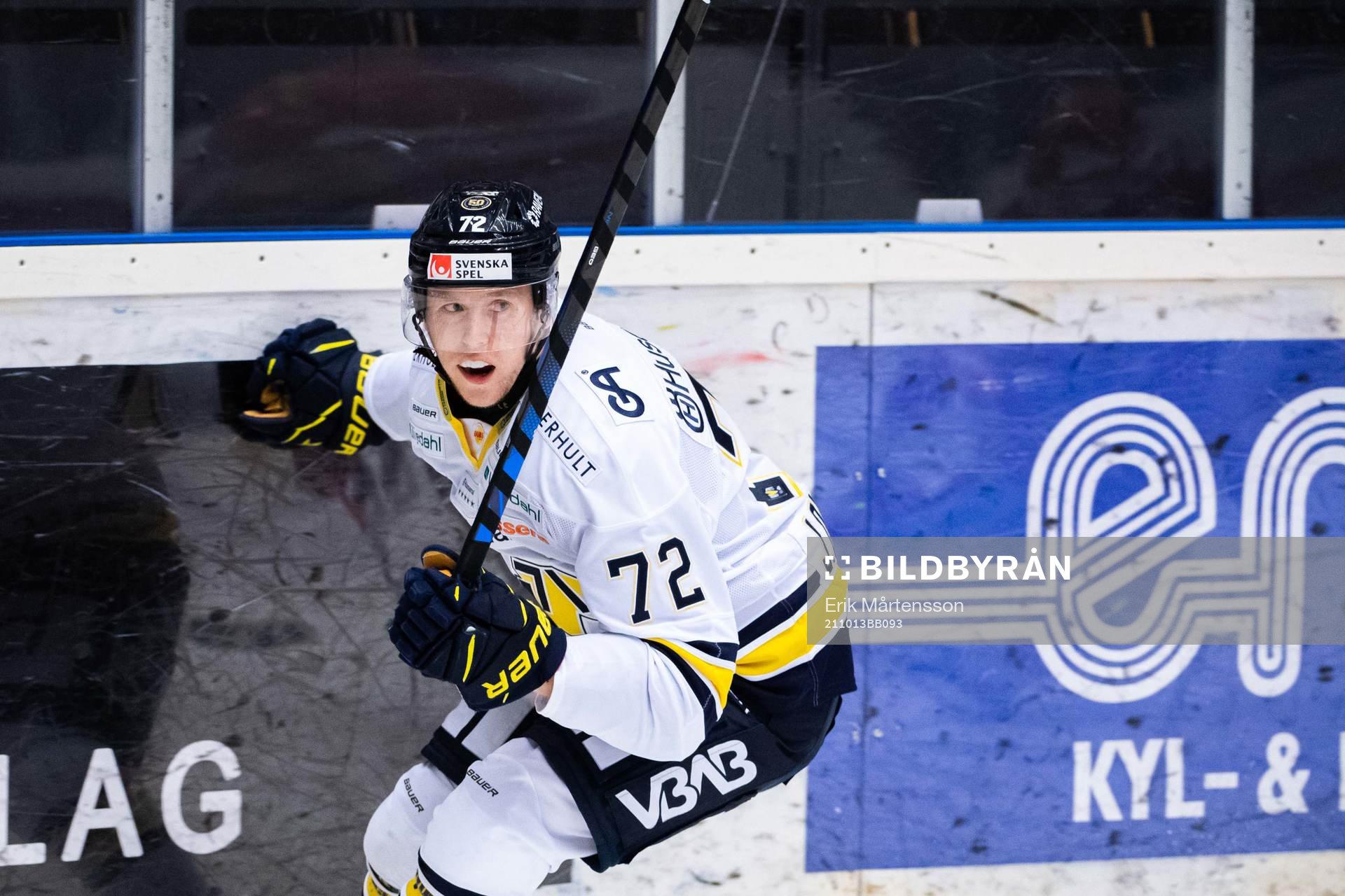 s Jonathan Davidsson jublar