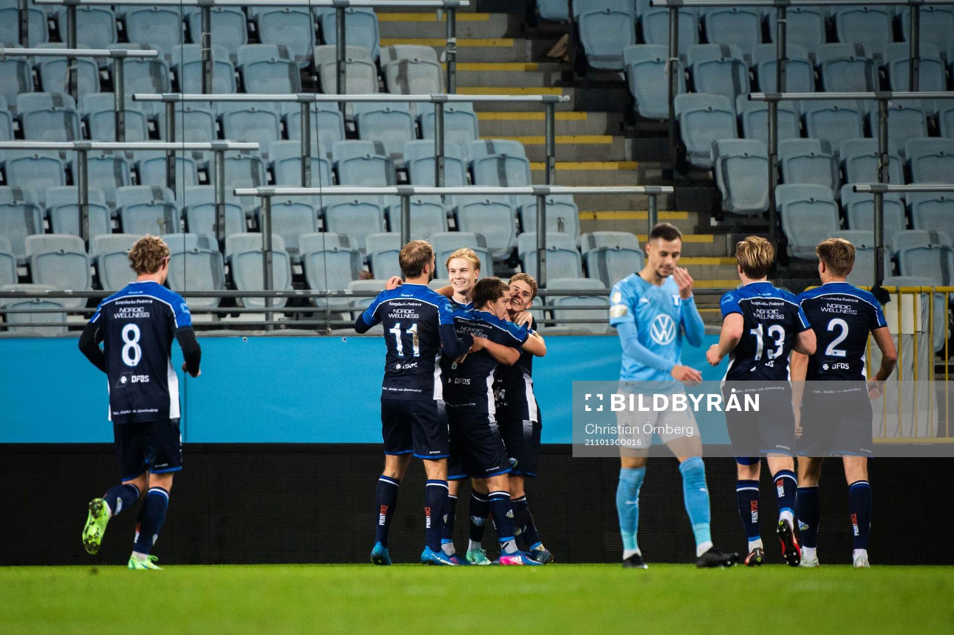 Onsalas Victor Andersson jublar efter 2-1 under fotbollsmatchen i Svenska cupen mellan Malmö FF och Onsala den 13 oktober 2021 i Malmö.