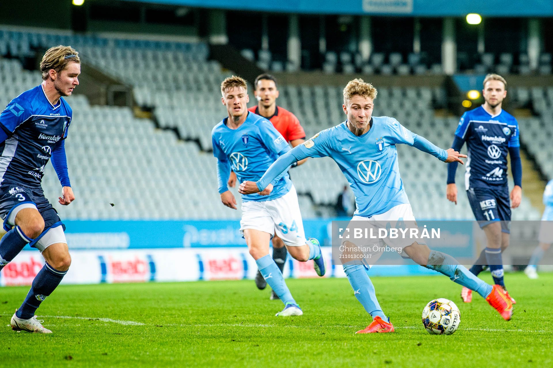Malmö FFs Hugo Bolin mot Onsalas Hugo Björnberg