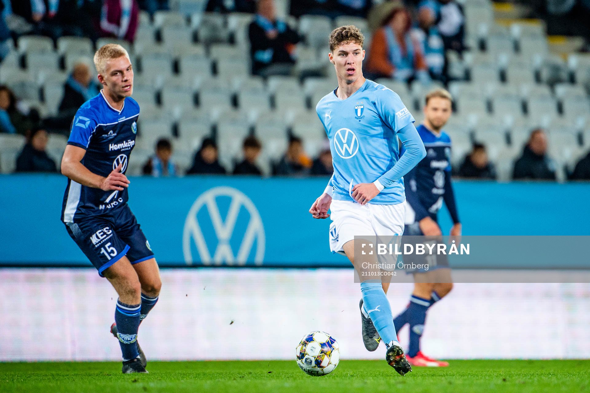 Malmö FFs Samuel Burakovsky mot Onsalas Adam Price
