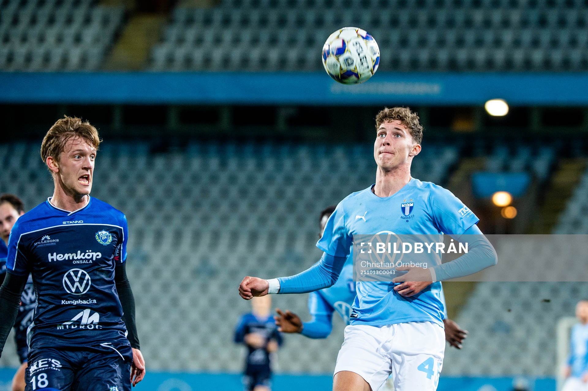 Malmö FFs Samuel Burakovsky mot Onsalas Fredrik Månsson